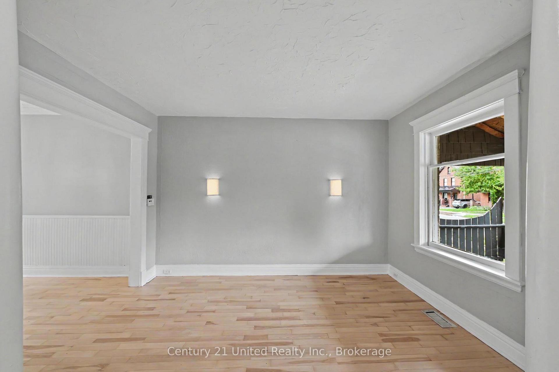 Photo 6 of 554 Sherbrooke Street, Peterborough, Town Ward 3 — HOMEH
