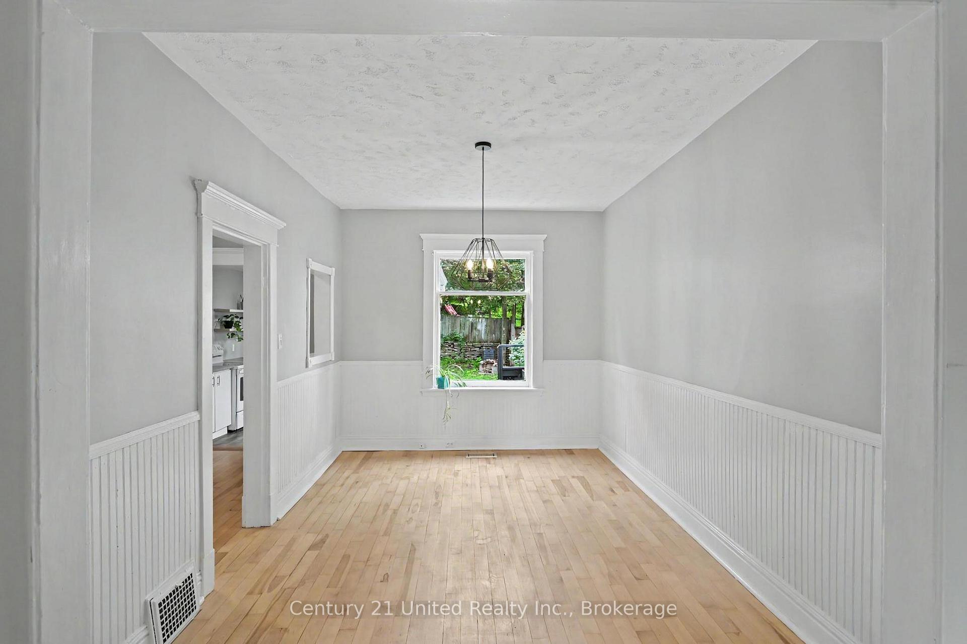 Photo 7 of 554 Sherbrooke Street, Peterborough, Town Ward 3 — HOMEH