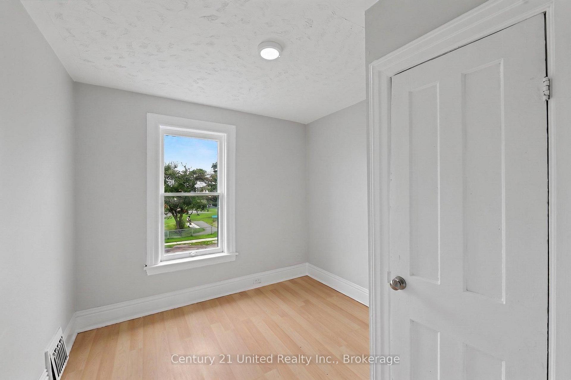 Photo 14 of 554 Sherbrooke Street, Peterborough, Town Ward 3 — HOMEH