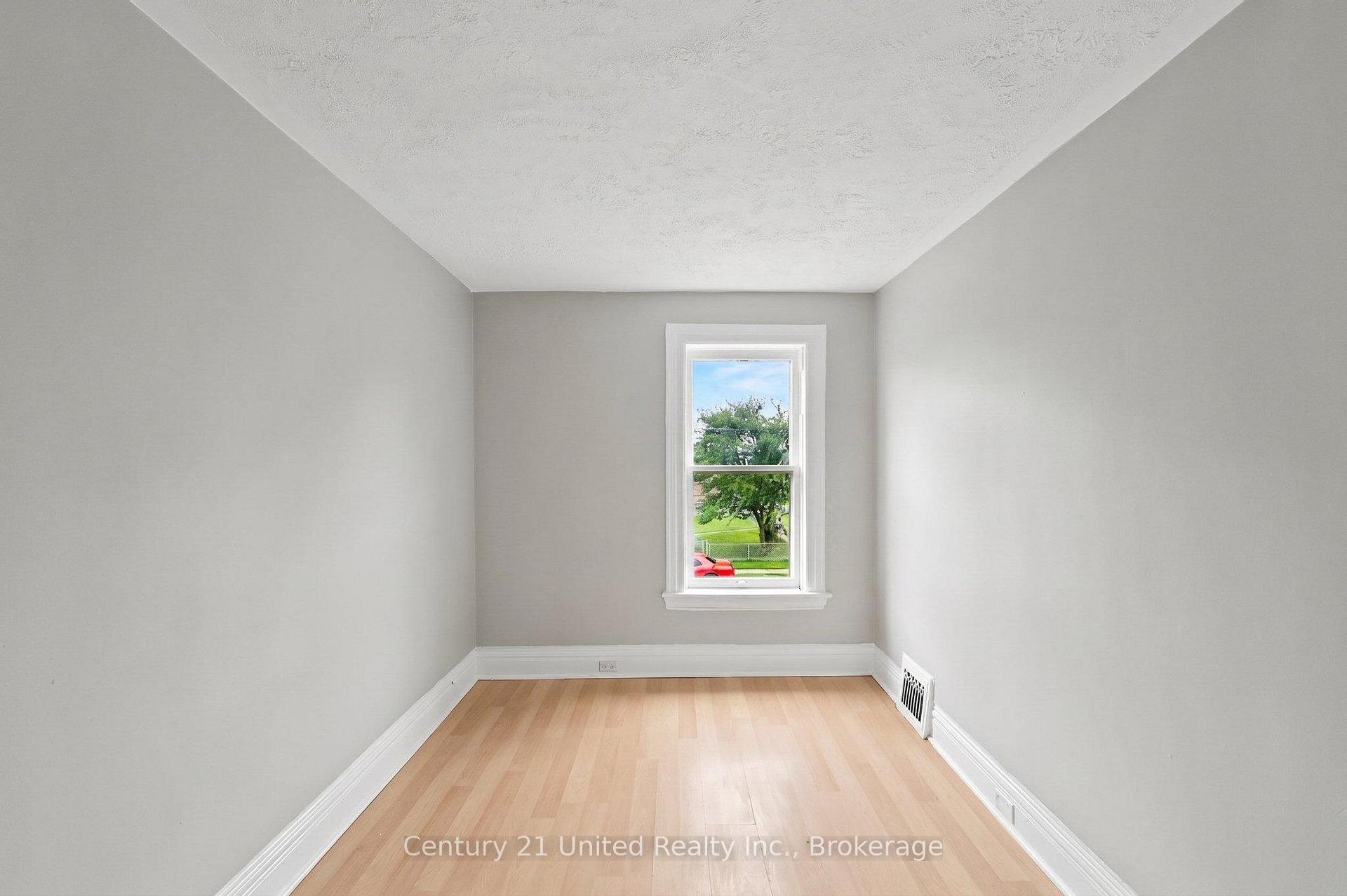 Photo 15 of 554 Sherbrooke Street, Peterborough, Town Ward 3 — HOMEH