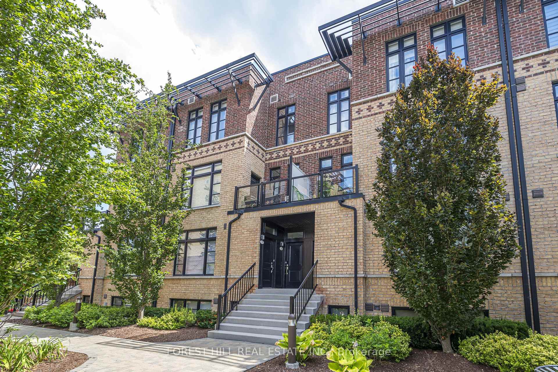 Photo 1 of Unit 28, 8169 Kipling Avenue, Vaughan, West Woodbridge — HOMEH