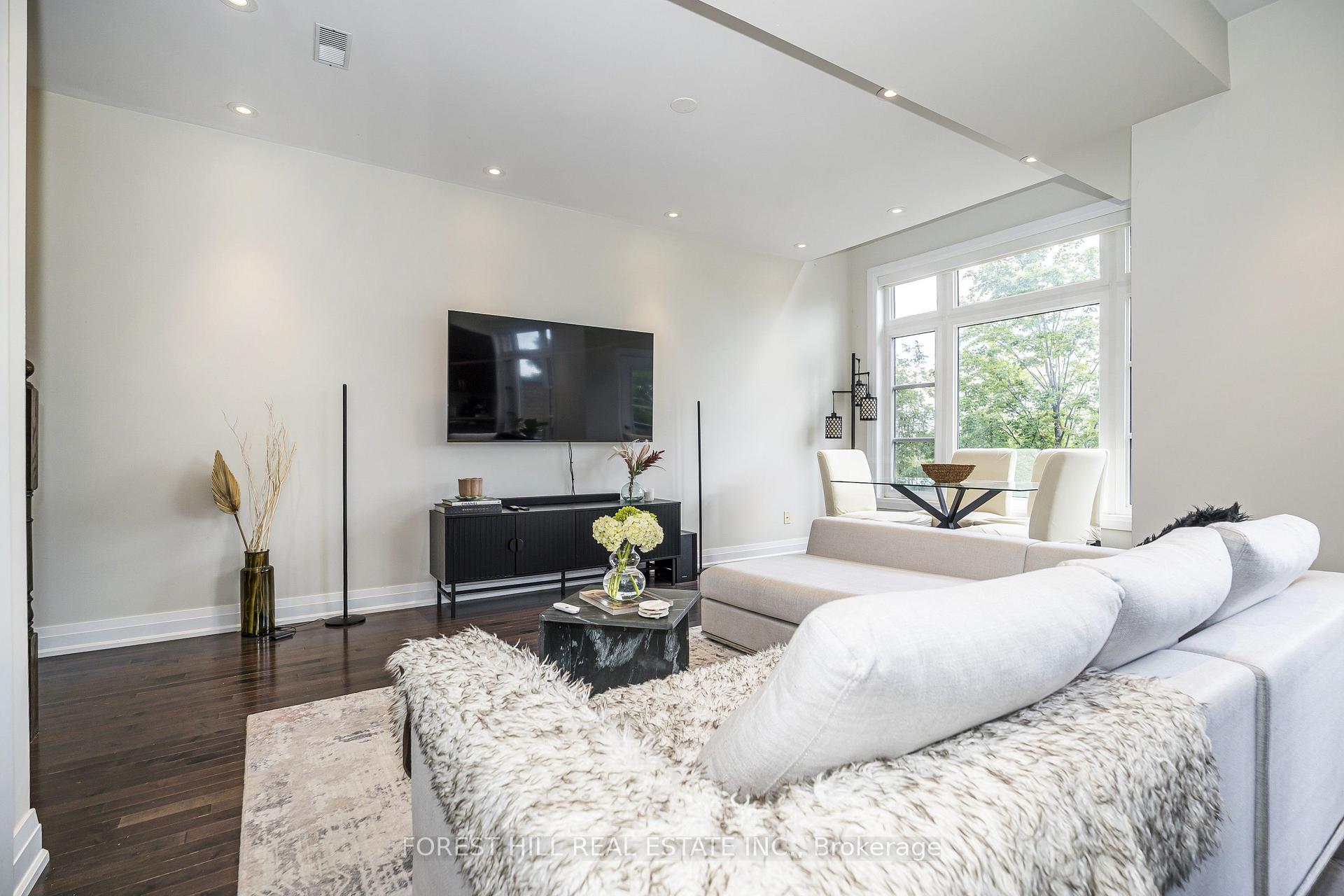 Photo 4 of Unit 28, 8169 Kipling Avenue, Vaughan, West Woodbridge — HOMEH