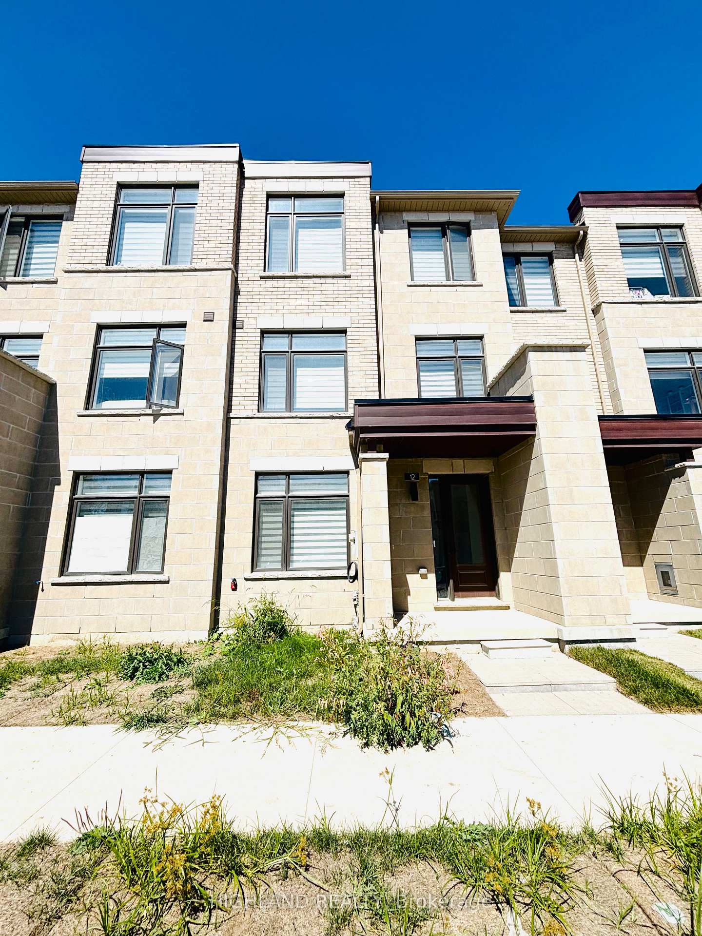 Photo 3 of 12 Robert Eaton Avenue, Markham, Middlefield — HOMEH