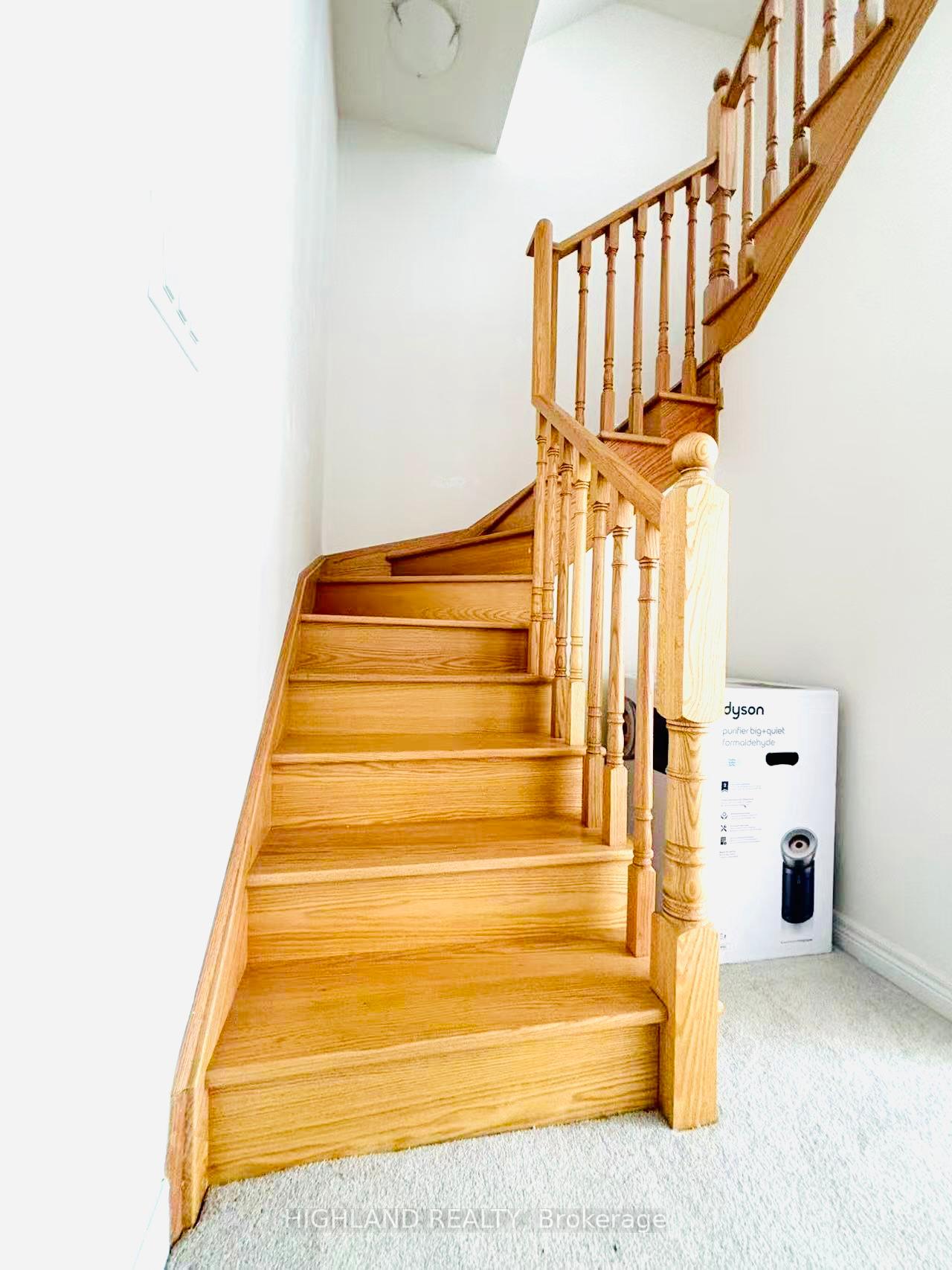 Photo 10 of 12 Robert Eaton Avenue, Markham, Middlefield — HOMEH