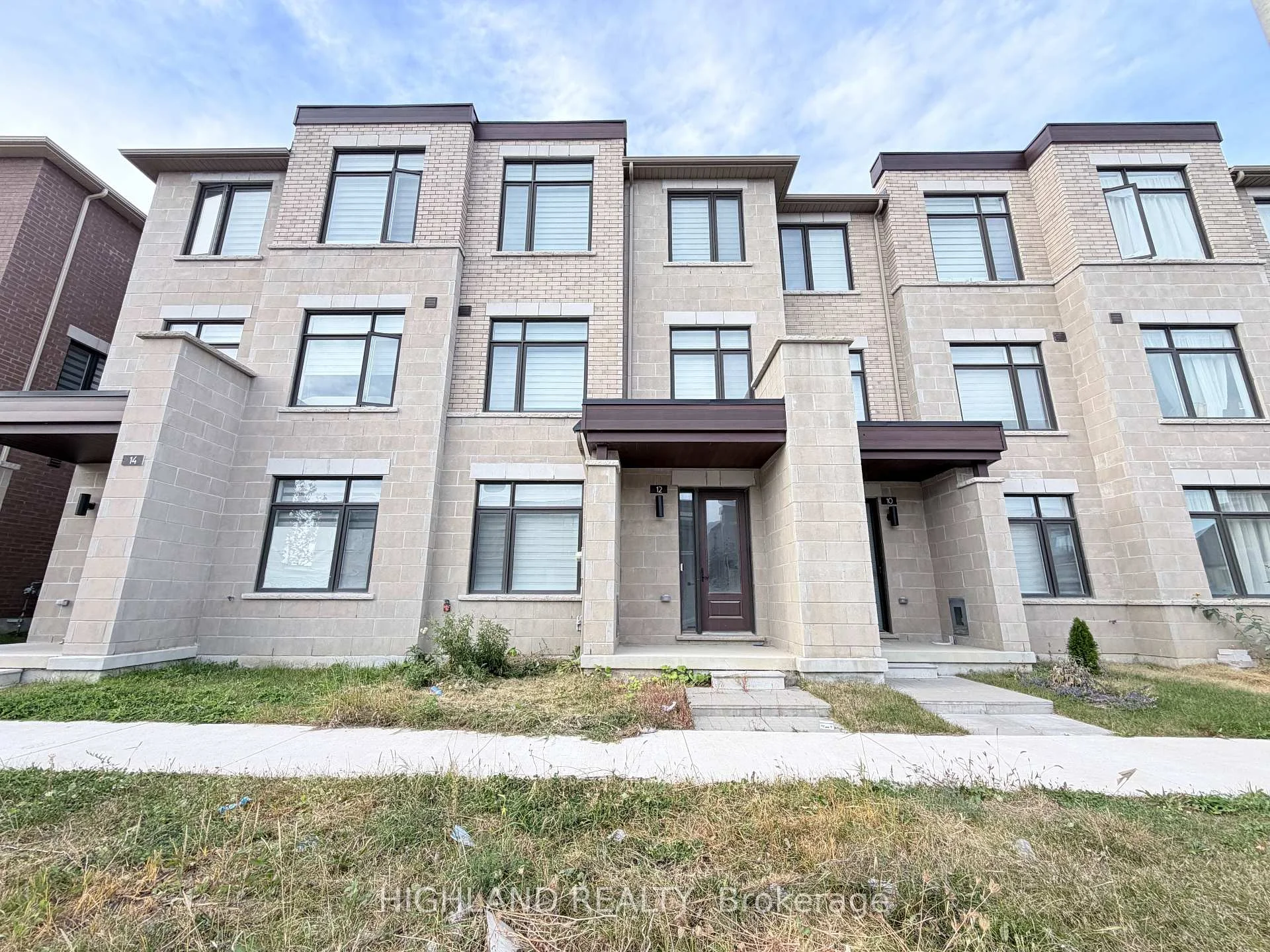 Photo 4 of 12 Robert Eaton Avenue, Markham, Middlefield — HOMEH