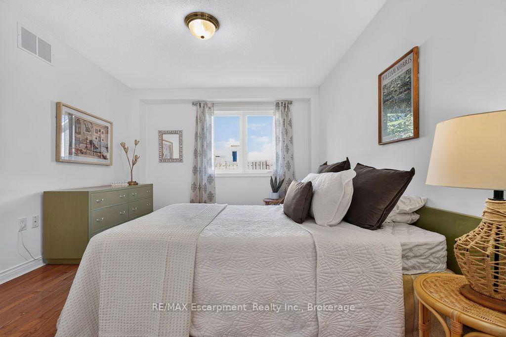 Photo 23 of 1175 Bellview Crescent, Burlington, Brant — HOMEH