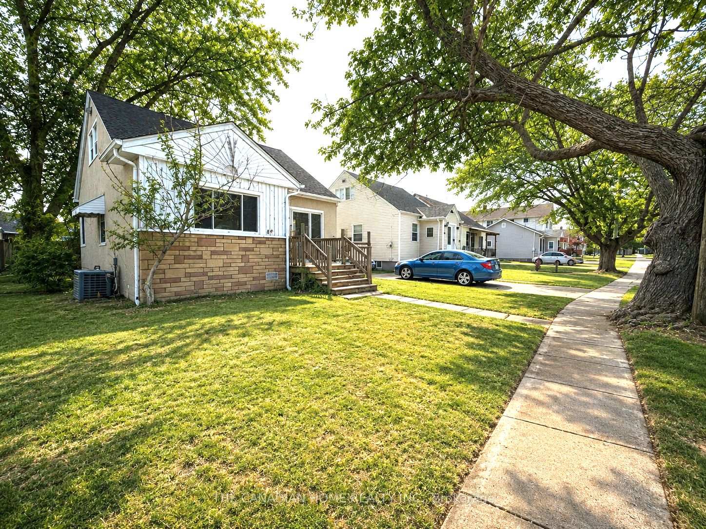 Photo 2 of 42 Union Street, St. Catharines, Western Hill — HOMEH