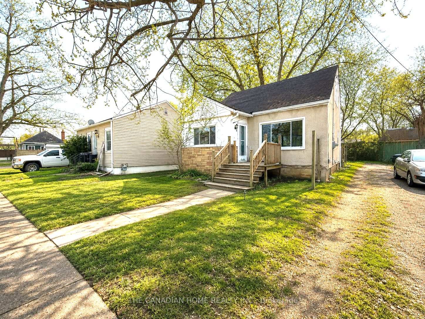 Photo 9 of 42 Union Street, St. Catharines, Western Hill — HOMEH