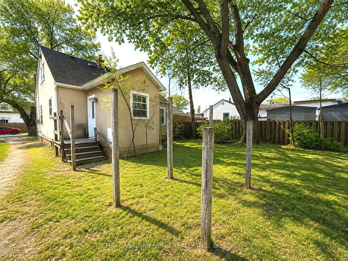 Photo 11 of 42 Union Street, St. Catharines, Western Hill — HOMEH