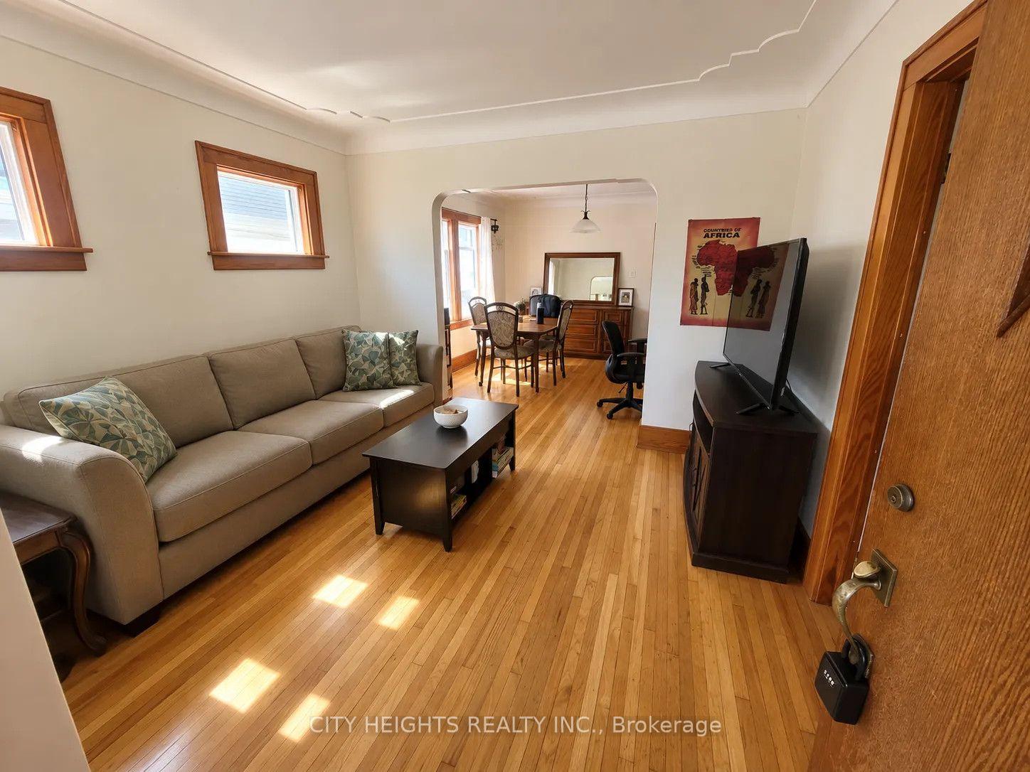 Photo 3 of 1827 Moy Avenue, Windsor, South Walkerville — HOMEH
