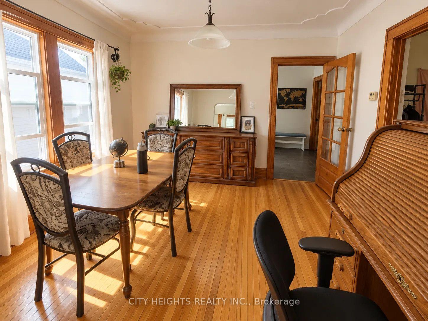 Photo 11 of 1827 Moy Avenue, Windsor, South Walkerville — HOMEH