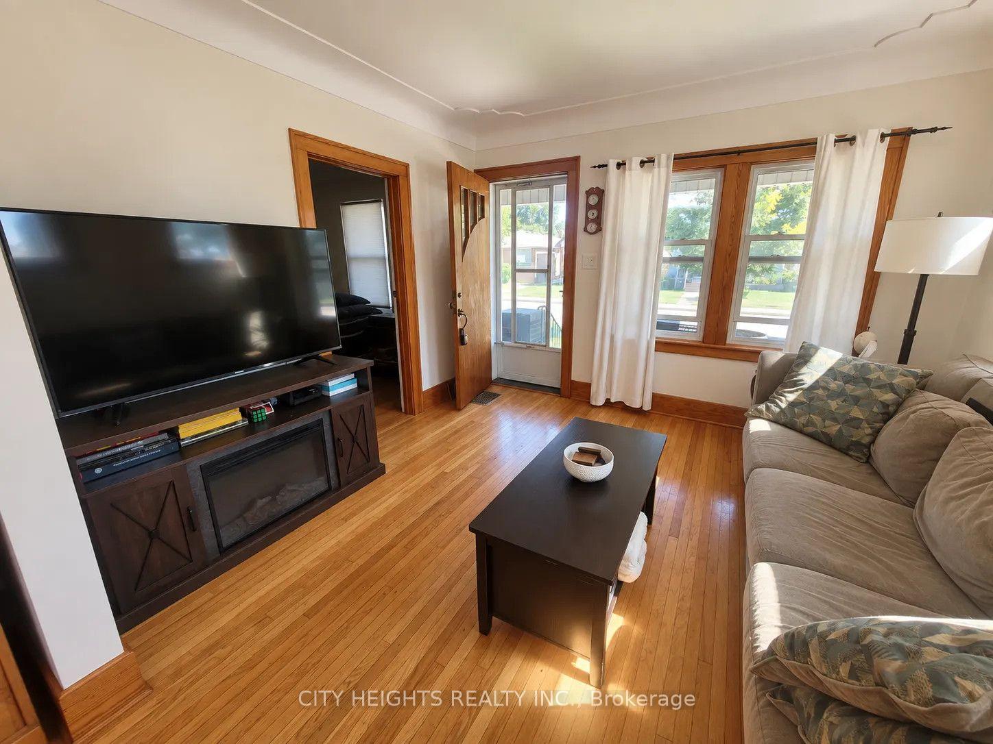Photo 27 of 1827 Moy Avenue, Windsor, South Walkerville — HOMEH