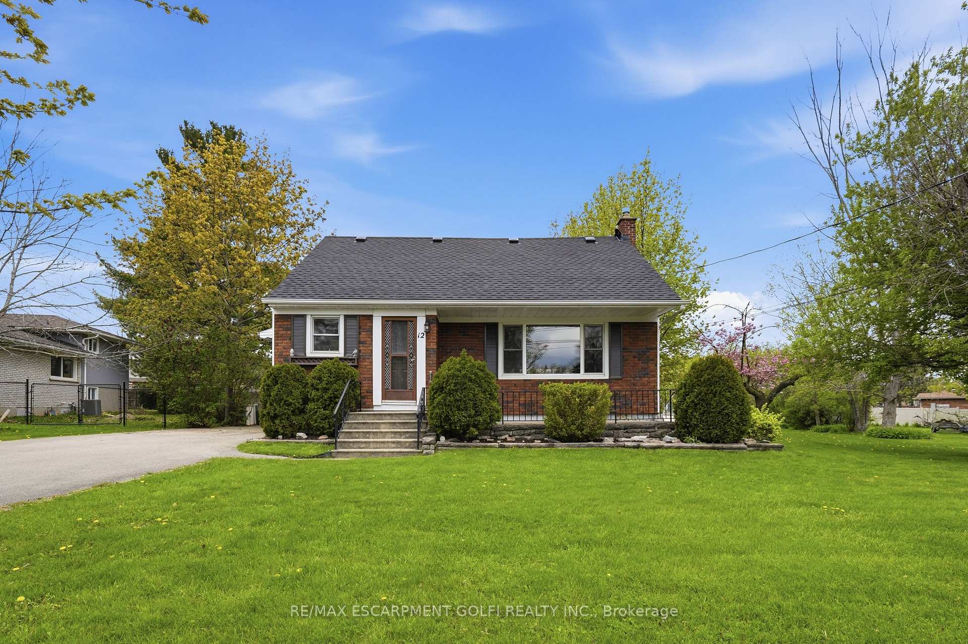 Photo 2 of 12 Valley Road, St. Catharines, Rykert/Vansickle — HOMEH
