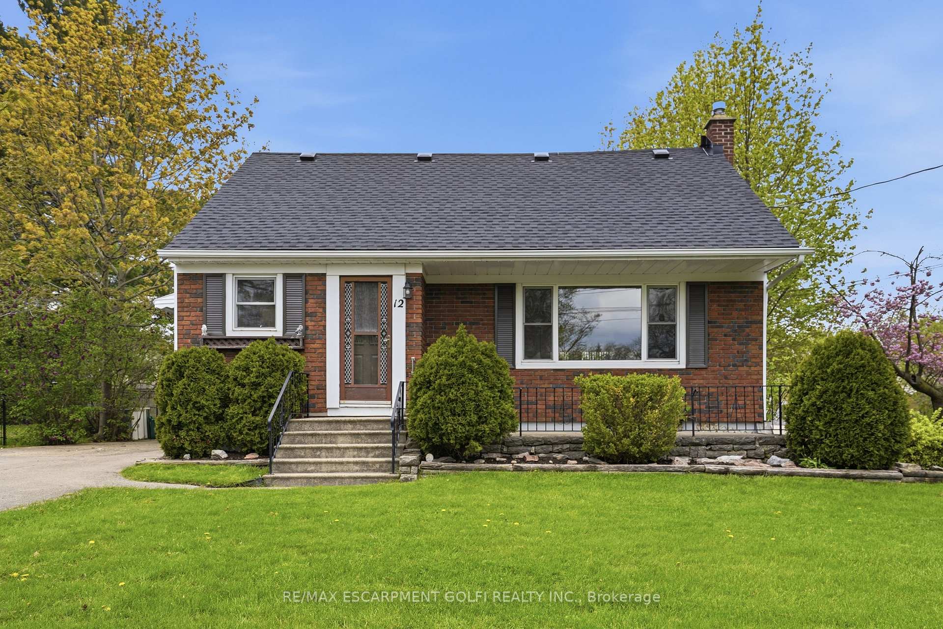 Photo 3 of 12 Valley Road, St. Catharines, Rykert/Vansickle — HOMEH