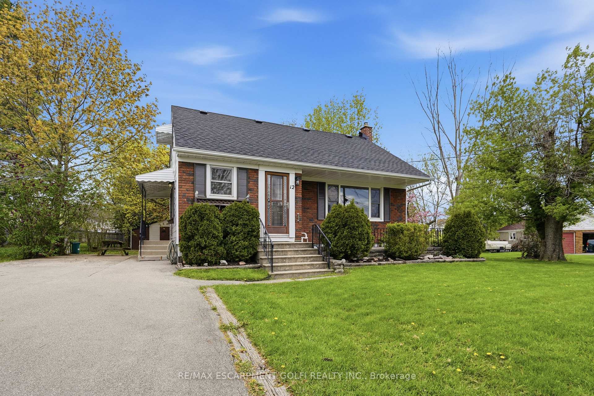 Photo 4 of 12 Valley Road, St. Catharines, Rykert/Vansickle — HOMEH