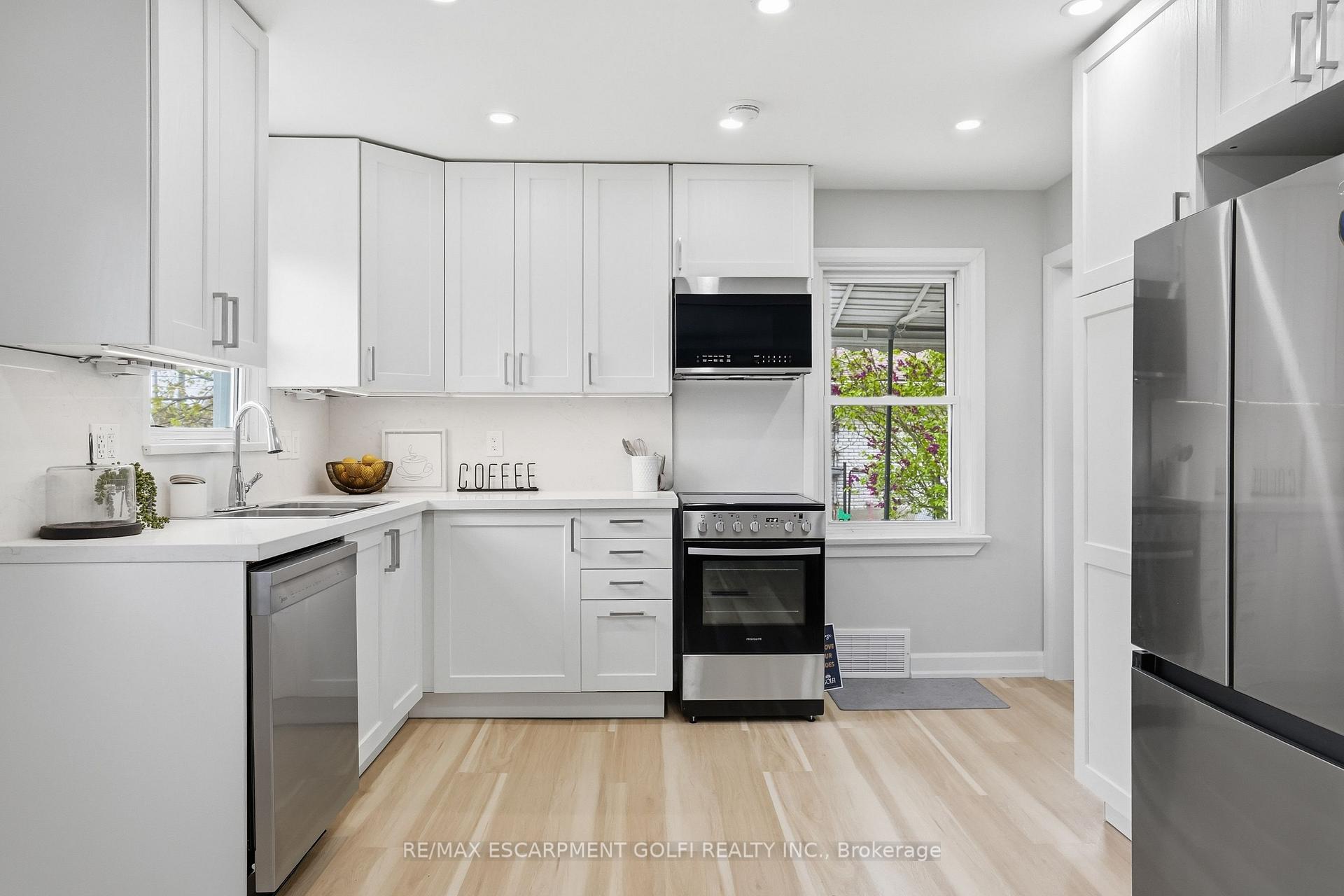 Photo 5 of 12 Valley Road, St. Catharines, Rykert/Vansickle — HOMEH