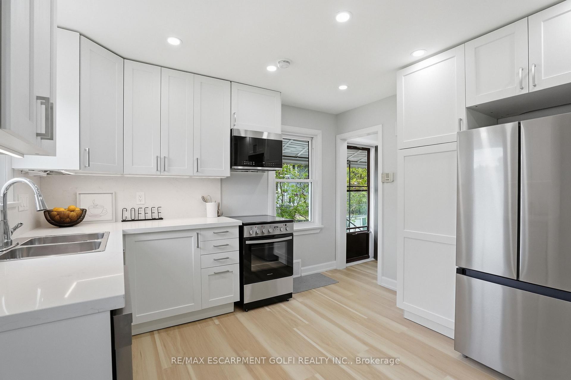 Photo 6 of 12 Valley Road, St. Catharines, Rykert/Vansickle — HOMEH