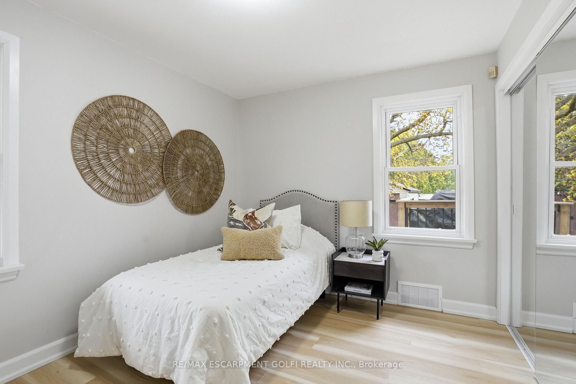 Photo 16 of 12 Valley Road, St. Catharines, Rykert/Vansickle — HOMEH