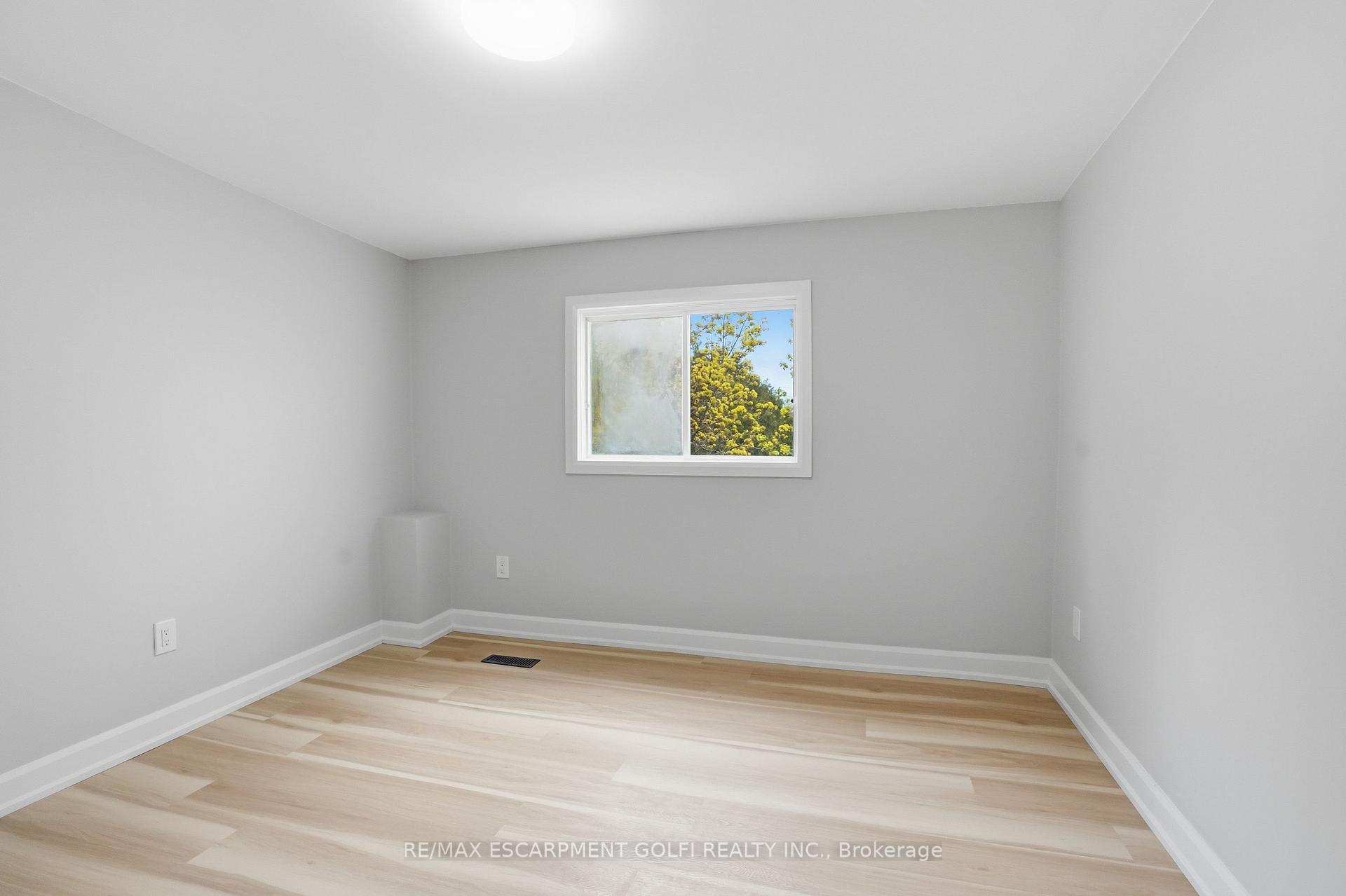 Photo 19 of 12 Valley Road, St. Catharines, Rykert/Vansickle — HOMEH