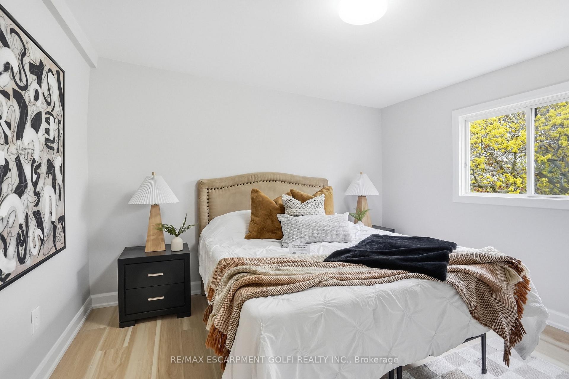 Photo 20 of 12 Valley Road, St. Catharines, Rykert/Vansickle — HOMEH