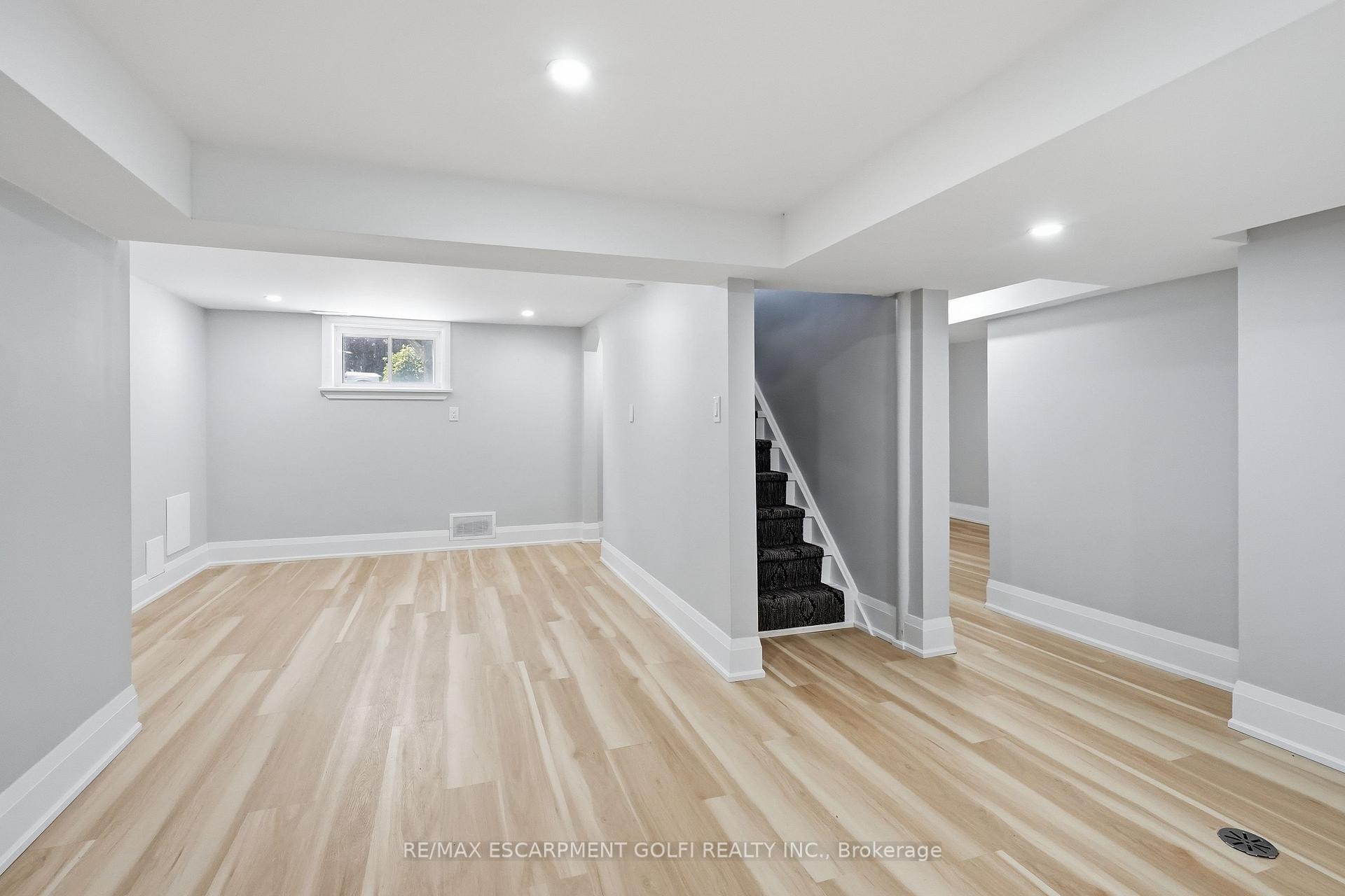 Photo 22 of 12 Valley Road, St. Catharines, Rykert/Vansickle — HOMEH