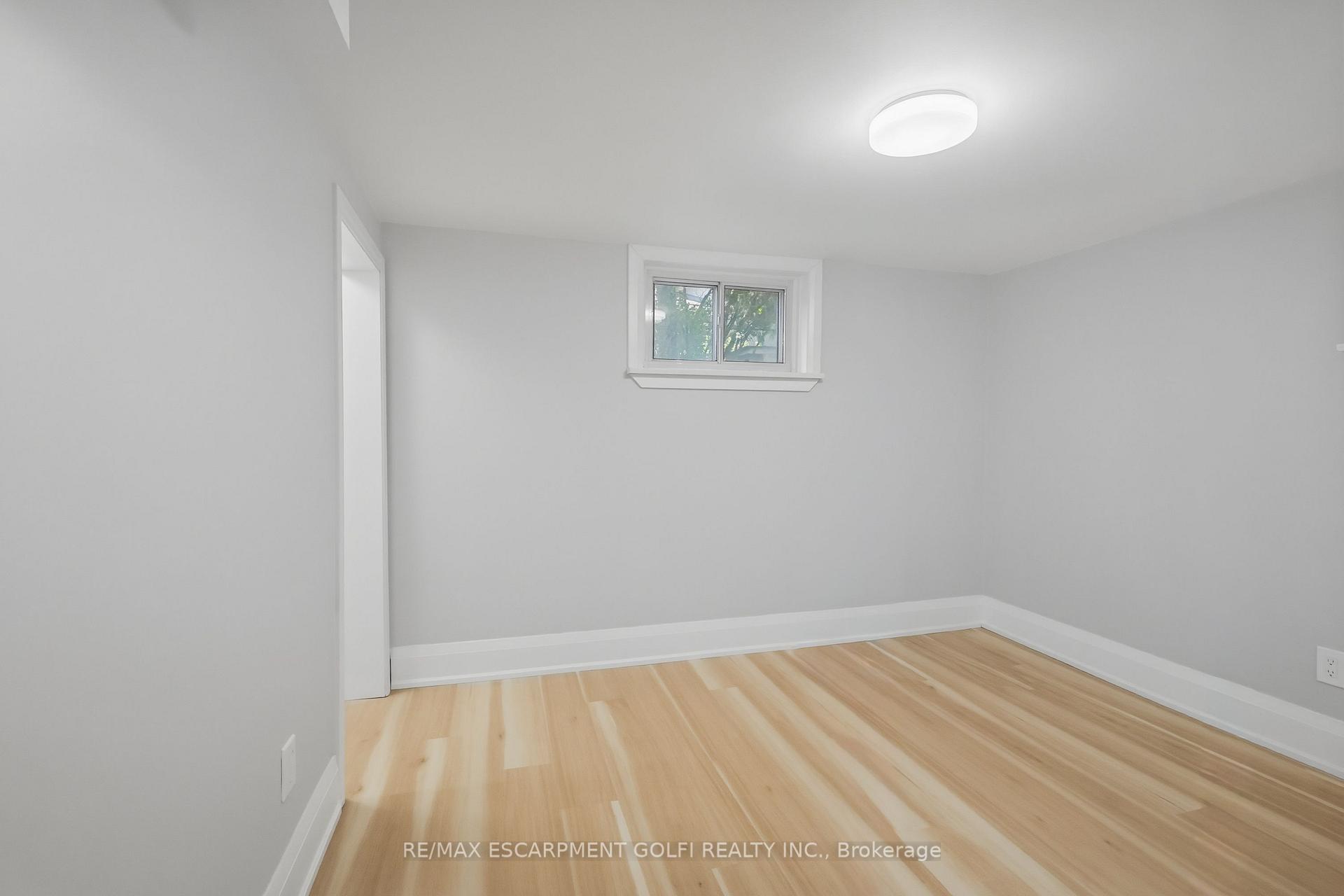 Photo 23 of 12 Valley Road, St. Catharines, Rykert/Vansickle — HOMEH