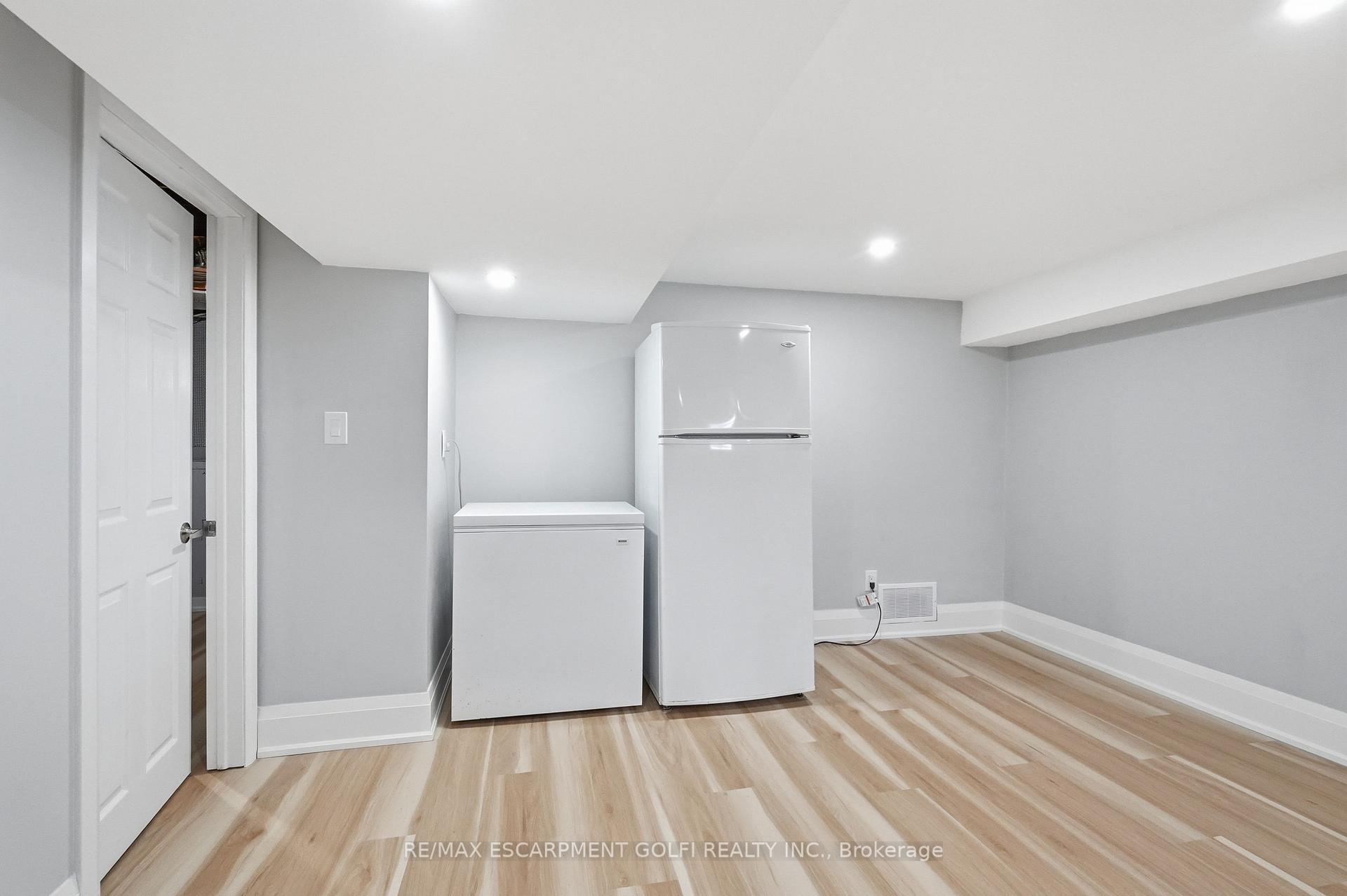 Photo 24 of 12 Valley Road, St. Catharines, Rykert/Vansickle — HOMEH