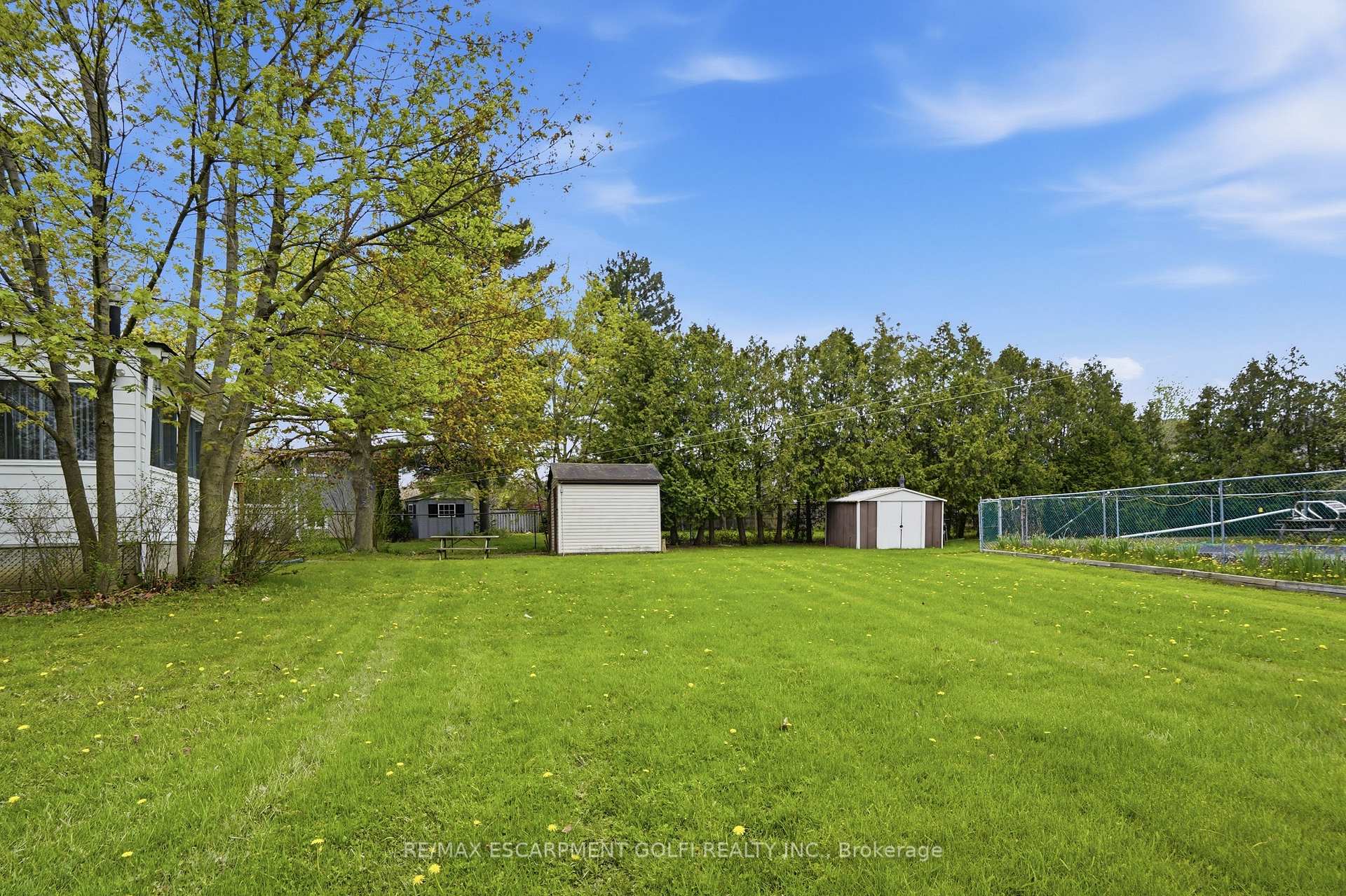 Photo 32 of 12 Valley Road, St. Catharines, Rykert/Vansickle — HOMEH