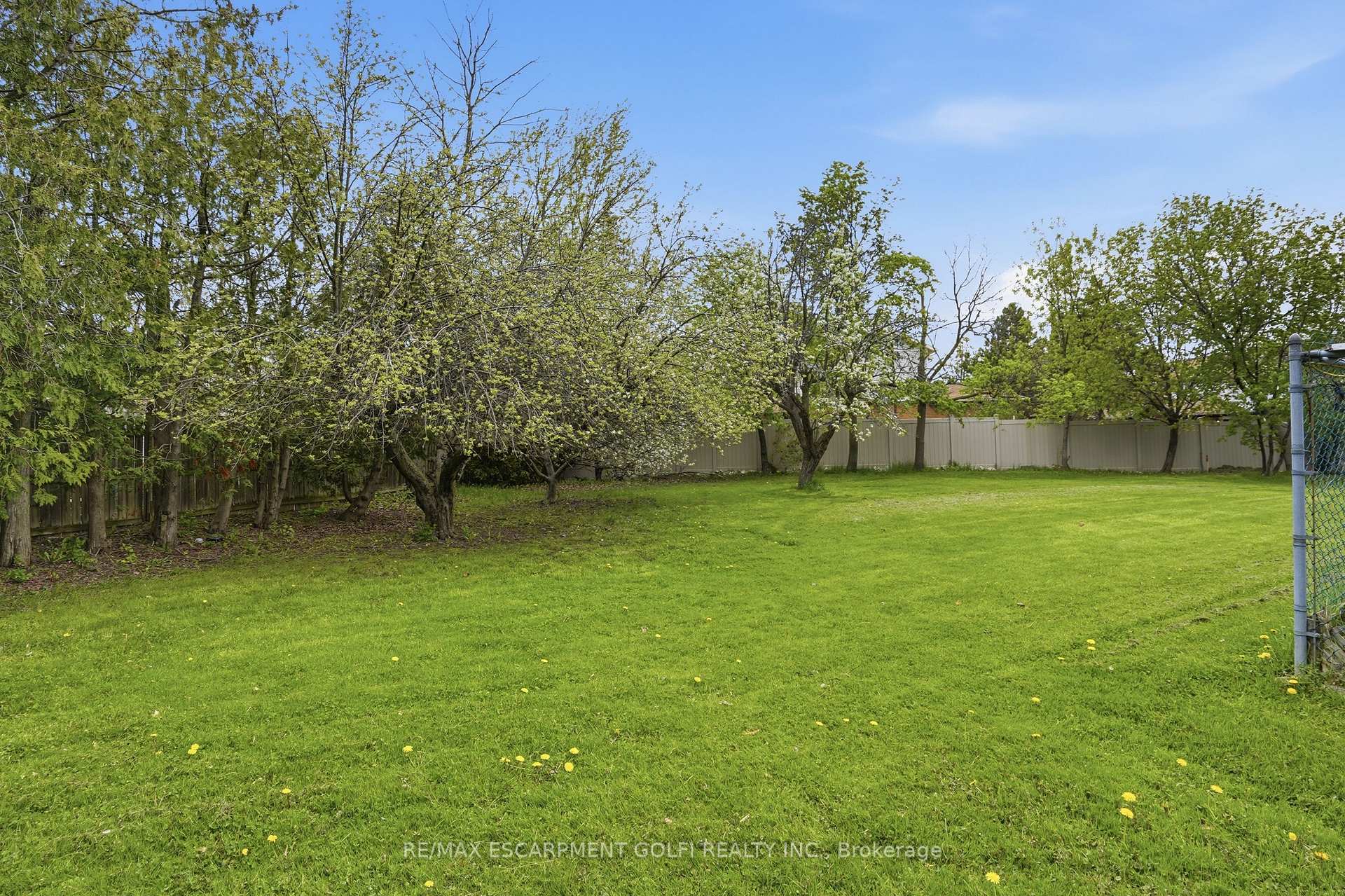 Photo 33 of 12 Valley Road, St. Catharines, Rykert/Vansickle — HOMEH