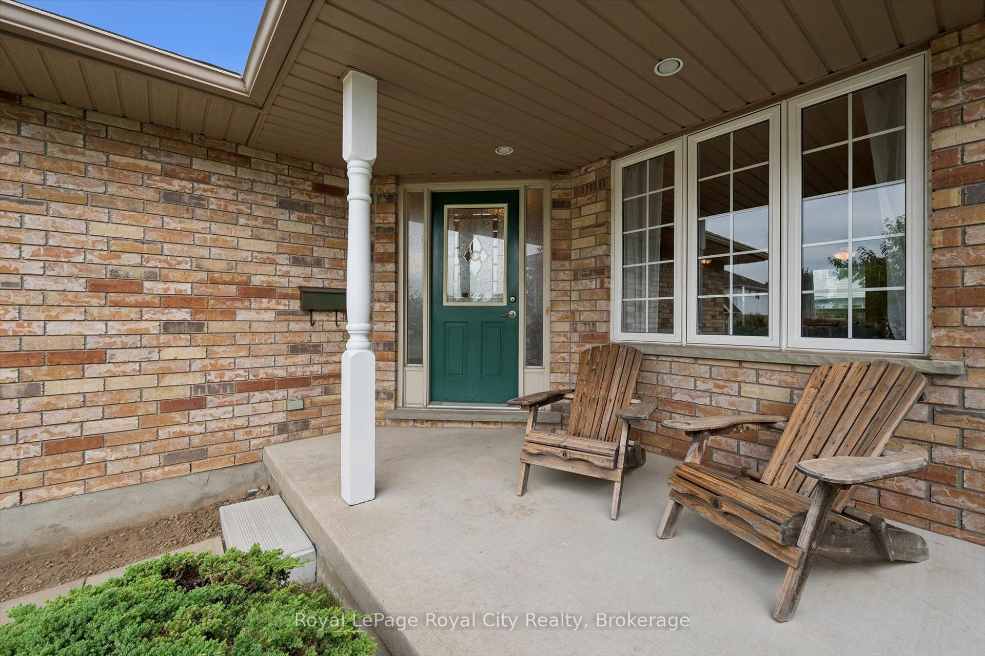 Photo 4 of 3 Munroe Crescent, Guelph, Clairfields/Hanlon Business Park — HOMEH