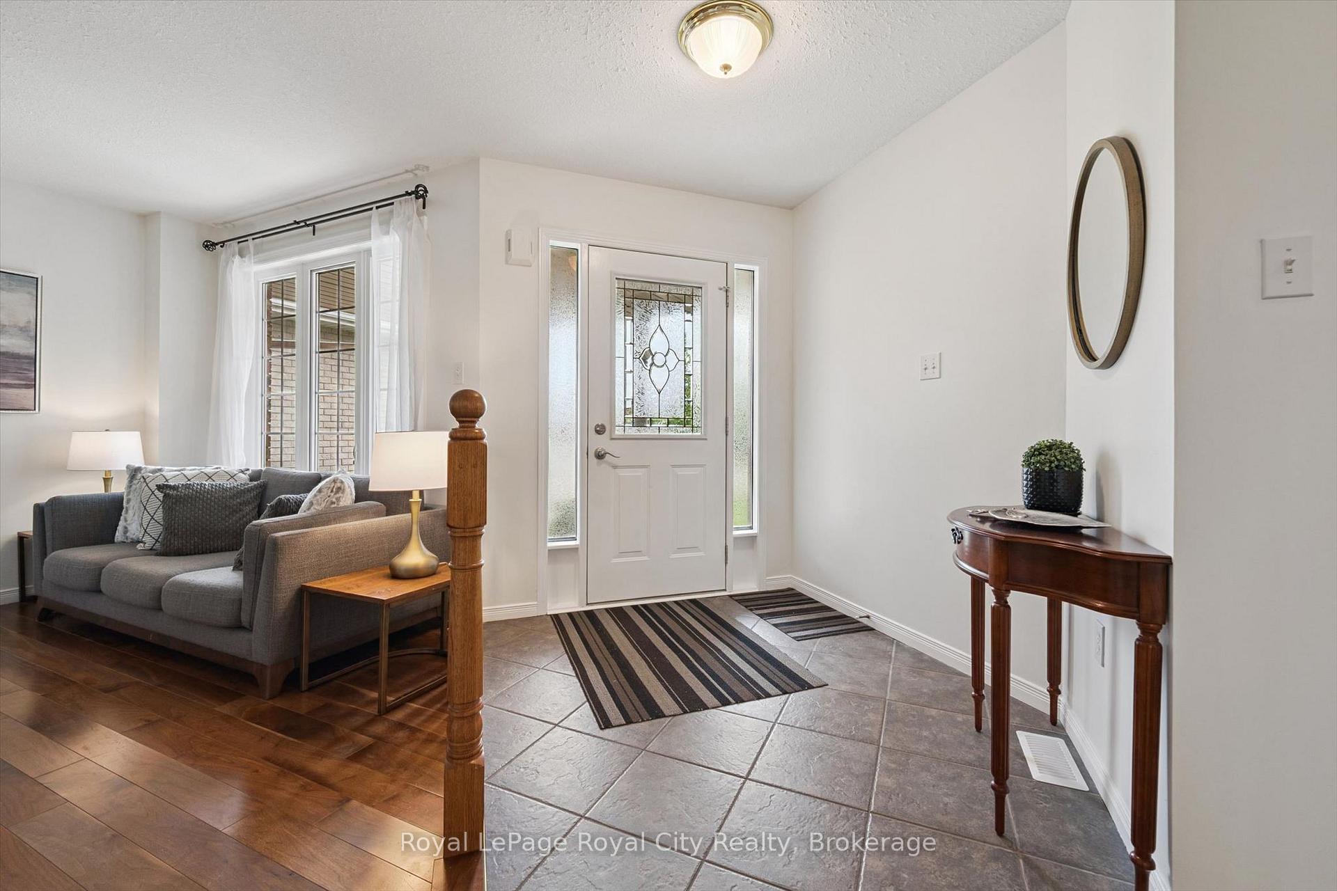 Photo 5 of 3 Munroe Crescent, Guelph, Clairfields/Hanlon Business Park — HOMEH