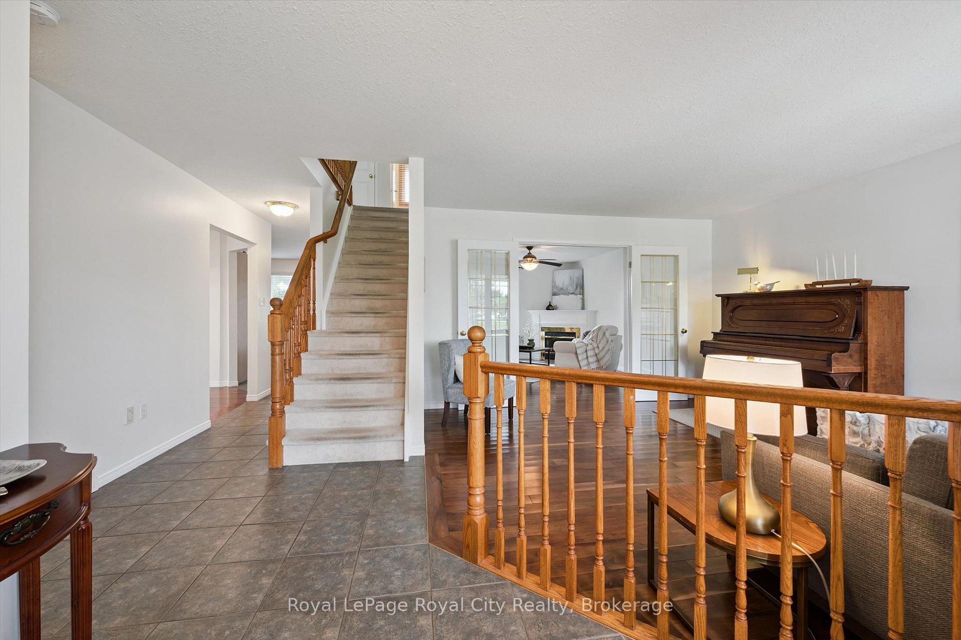 Photo 6 of 3 Munroe Crescent, Guelph, Clairfields/Hanlon Business Park — HOMEH