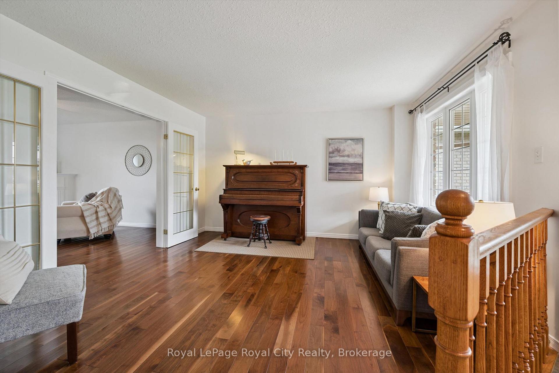 Photo 7 of 3 Munroe Crescent, Guelph, Clairfields/Hanlon Business Park — HOMEH