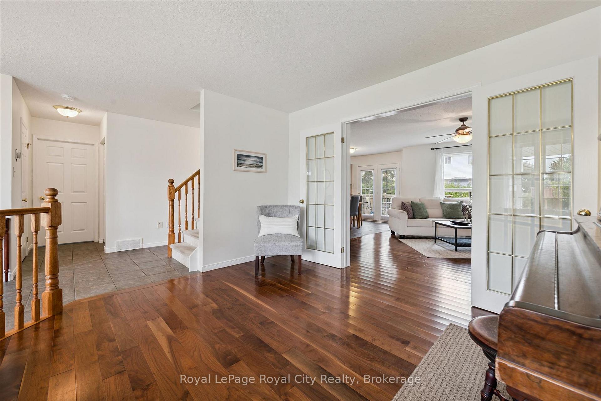 Photo 9 of 3 Munroe Crescent, Guelph, Clairfields/Hanlon Business Park — HOMEH