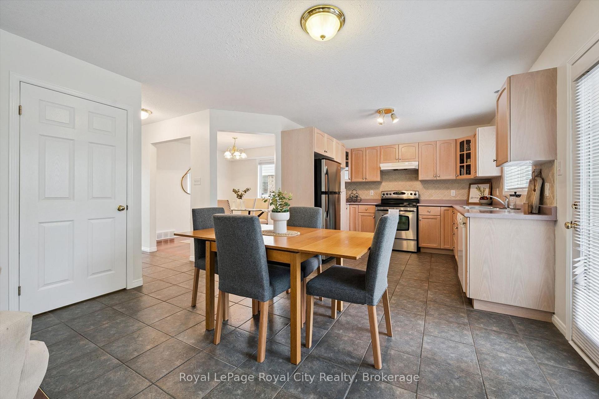 Photo 14 of 3 Munroe Crescent, Guelph, Clairfields/Hanlon Business Park — HOMEH