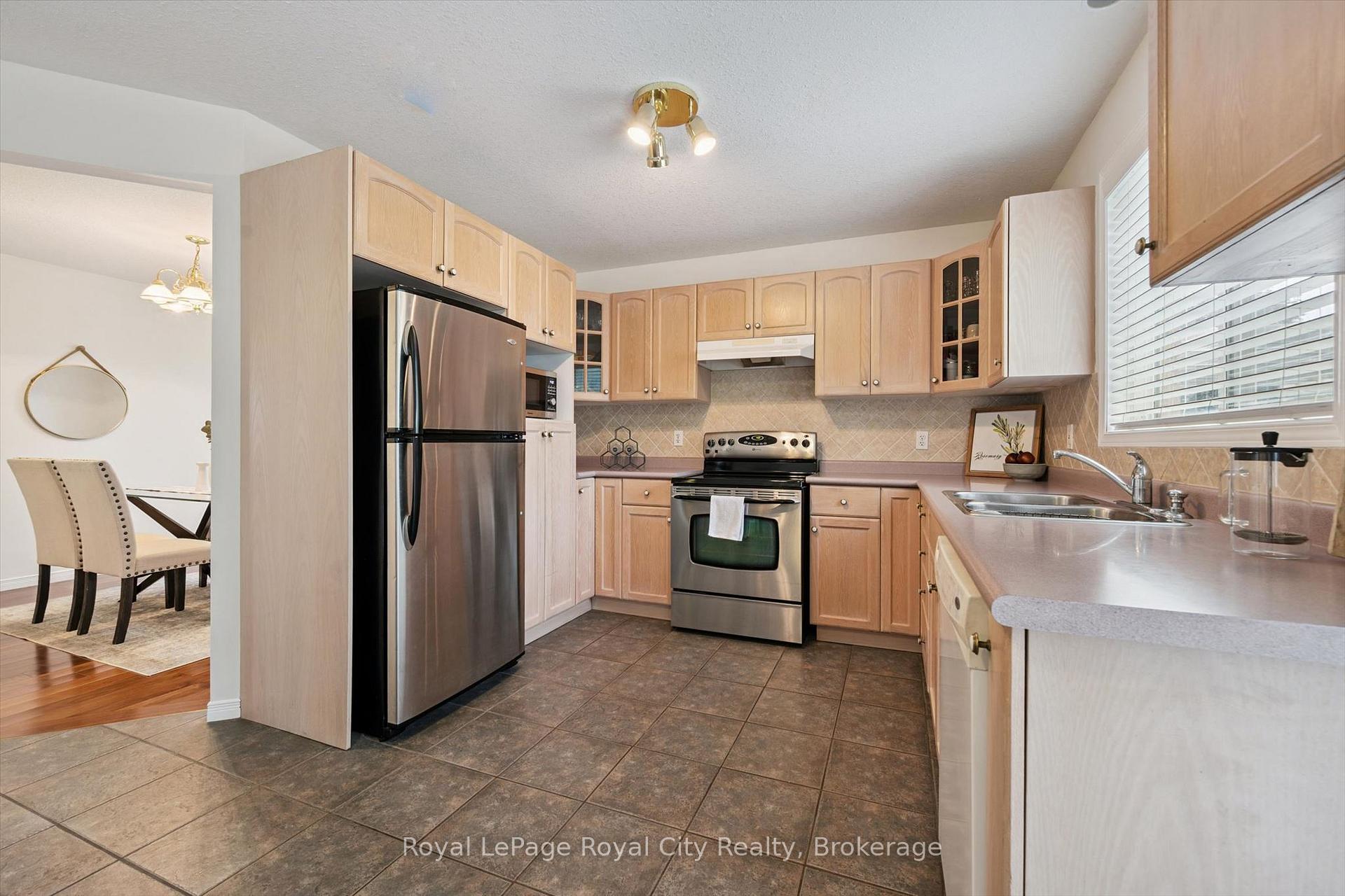 Photo 18 of 3 Munroe Crescent, Guelph, Clairfields/Hanlon Business Park — HOMEH