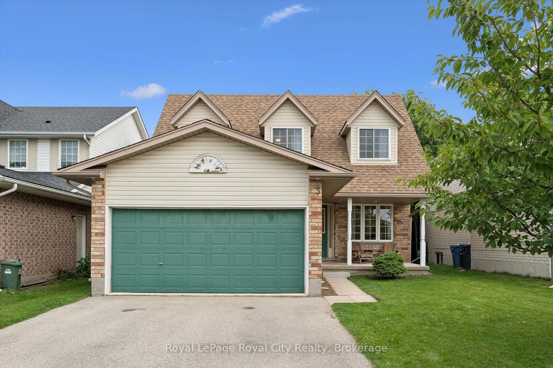 Photo 2 of 3 Munroe Crescent, Guelph, Clairfields/Hanlon Business Park — HOMEH