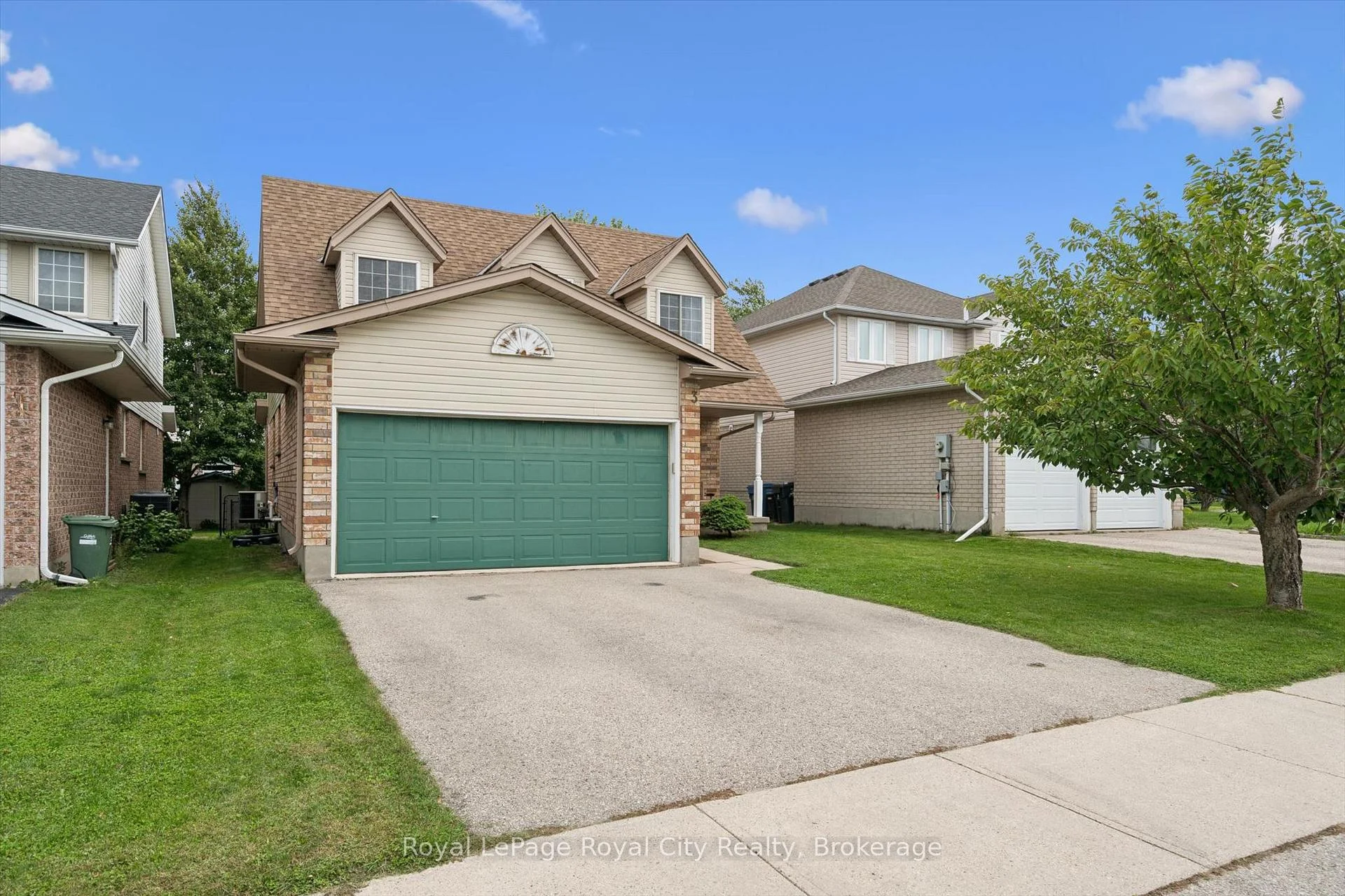 Photo 3 of 3 Munroe Crescent, Guelph, Clairfields/Hanlon Business Park — HOMEH