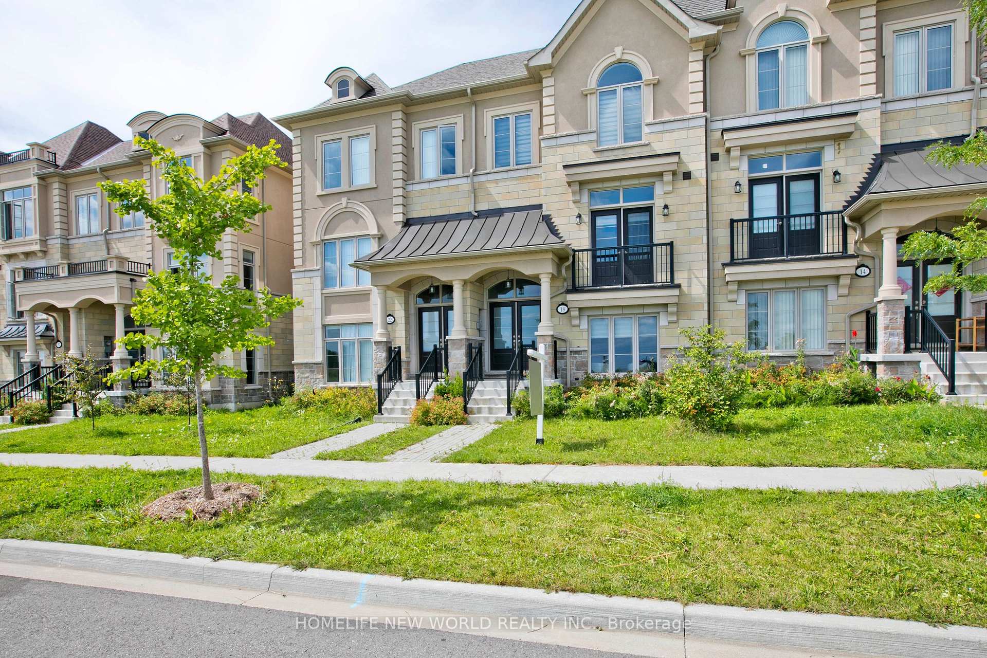 Photo 1 of 18 Campobello Street, Vaughan, Patterson — HOMEH