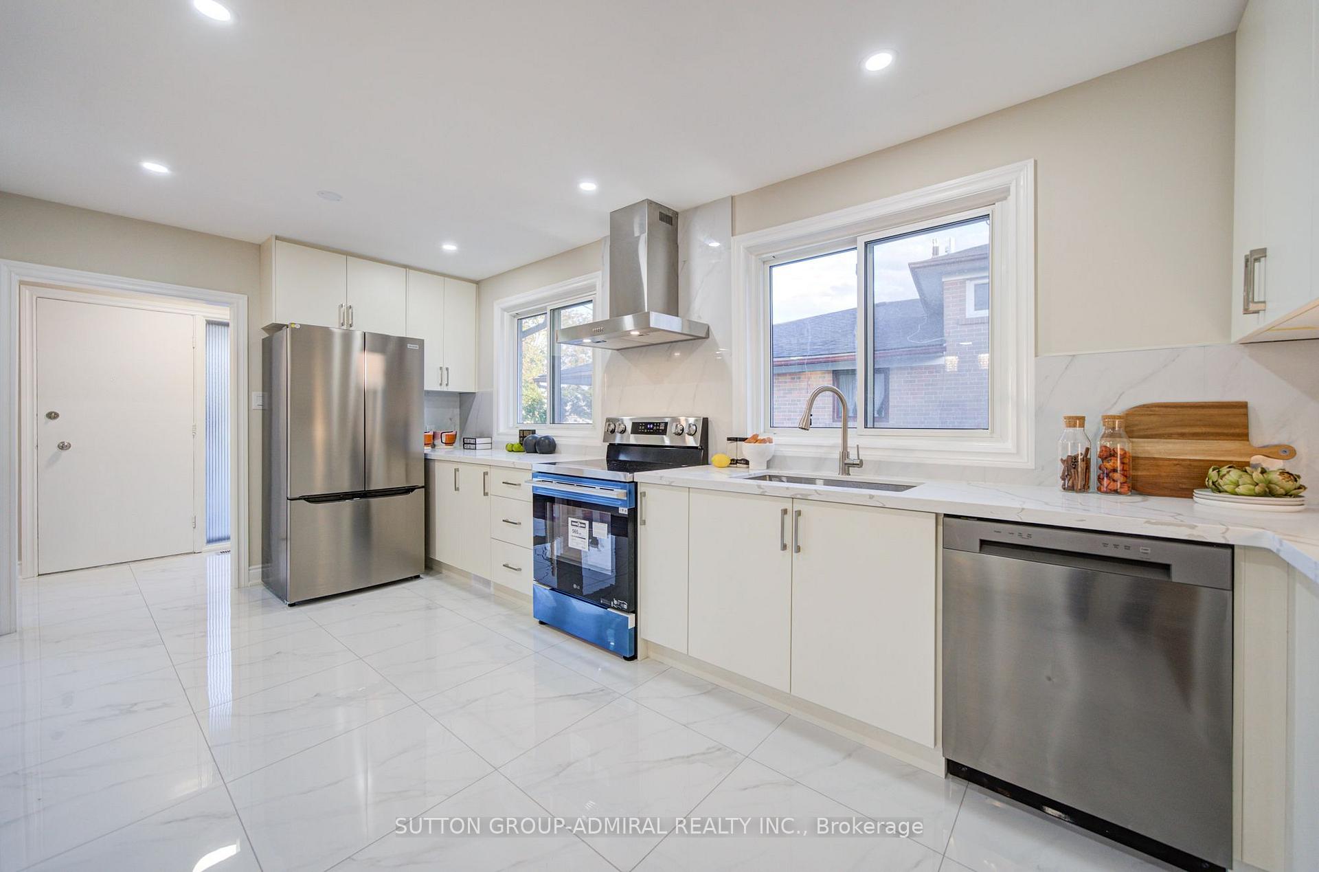 Photo 15 of 78 Clayhall Crescent, North York, York University Heights — HOMEH