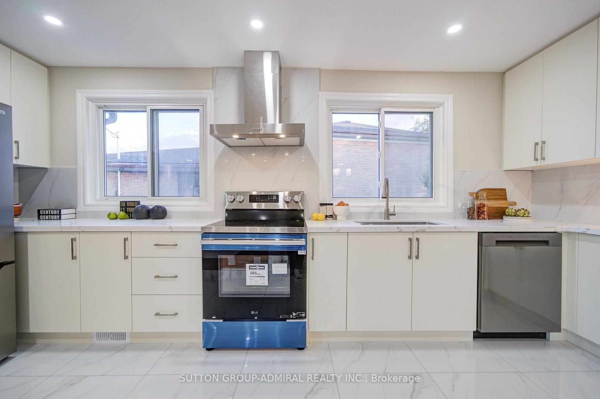 Photo 16 of 78 Clayhall Crescent, North York, York University Heights — HOMEH