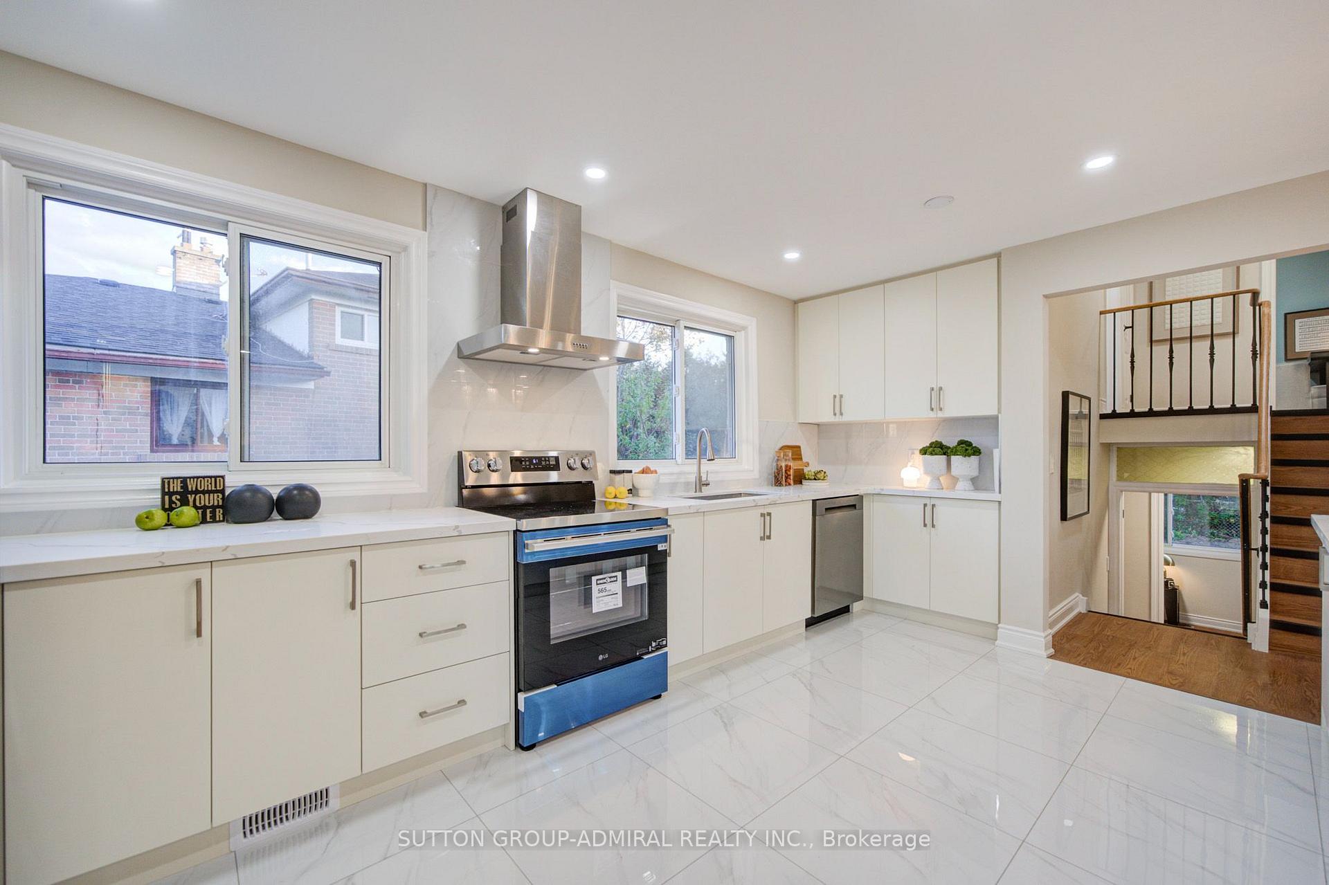 Photo 17 of 78 Clayhall Crescent, North York, York University Heights — HOMEH