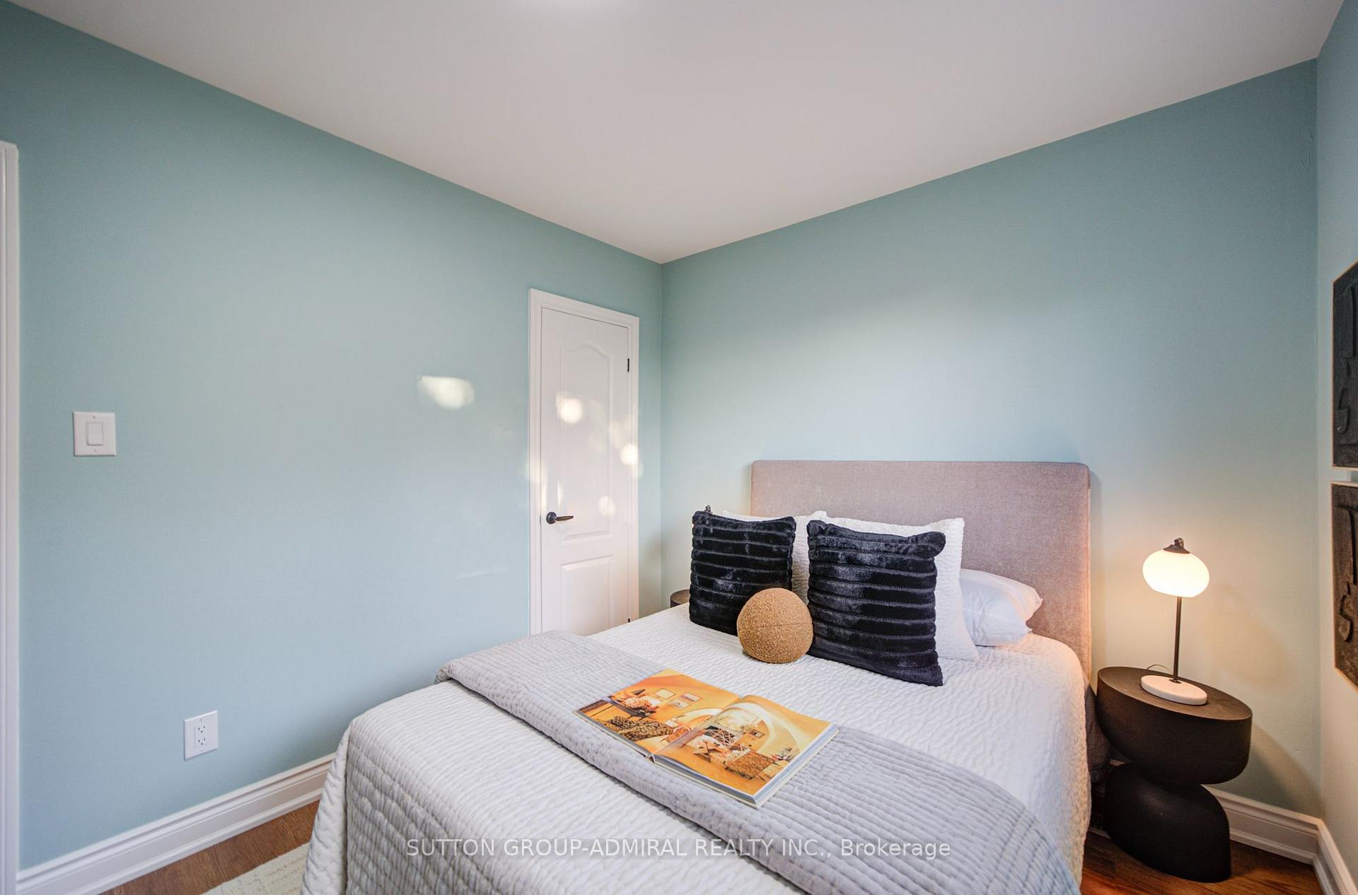 Photo 22 of 78 Clayhall Crescent, North York, York University Heights — HOMEH