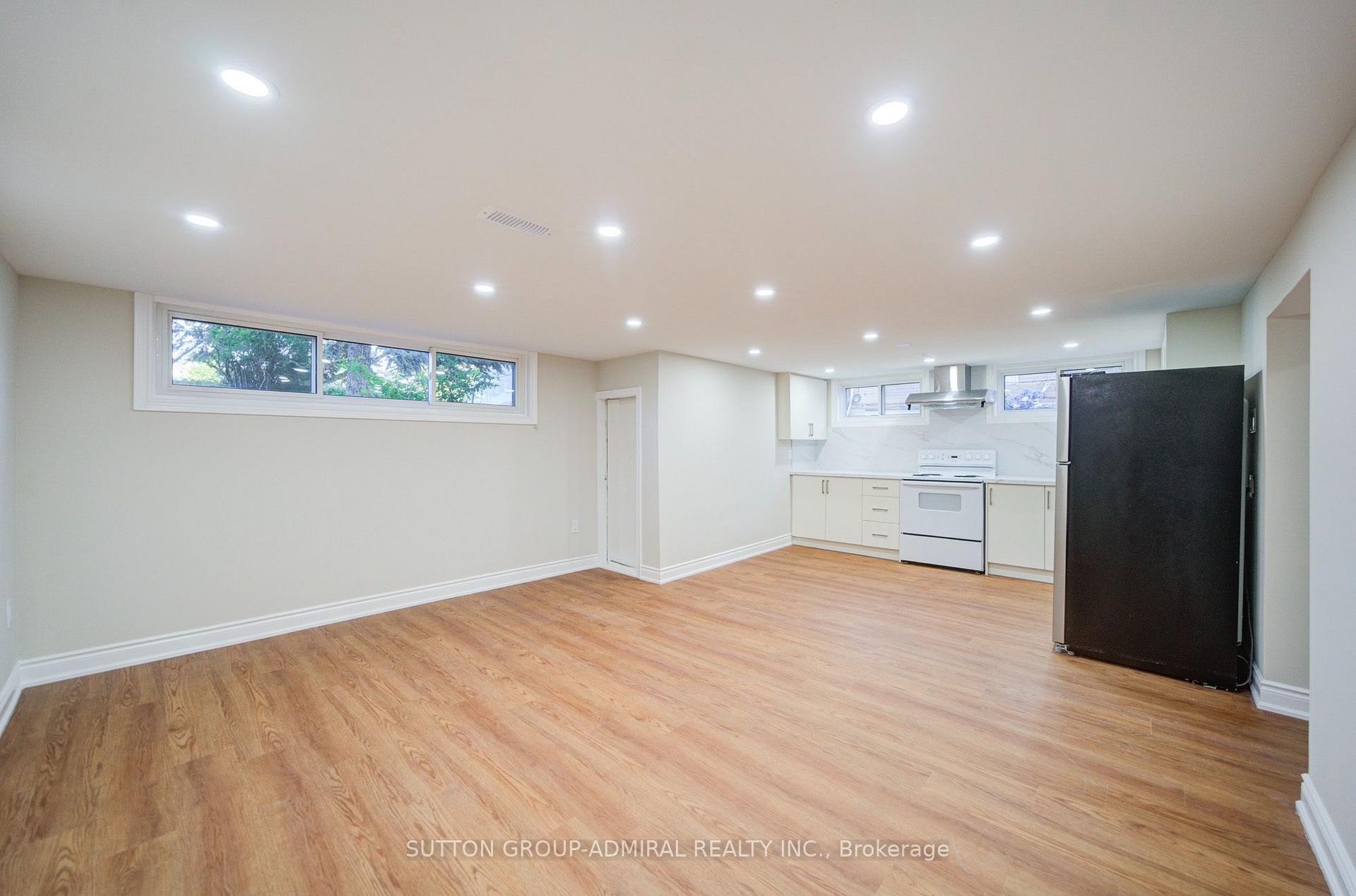 Photo 36 of 78 Clayhall Crescent, North York, York University Heights — HOMEH