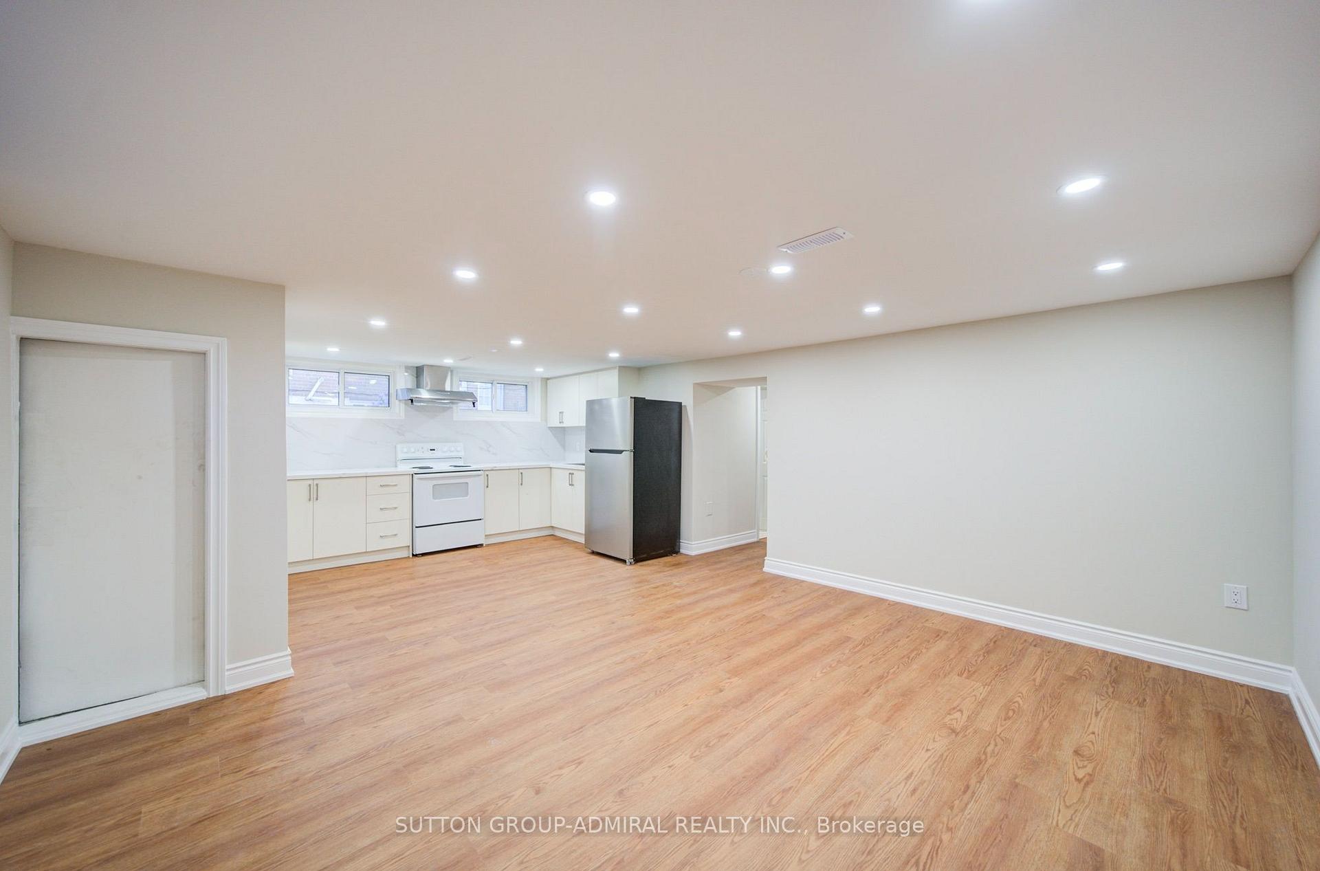 Photo 37 of 78 Clayhall Crescent, North York, York University Heights — HOMEH