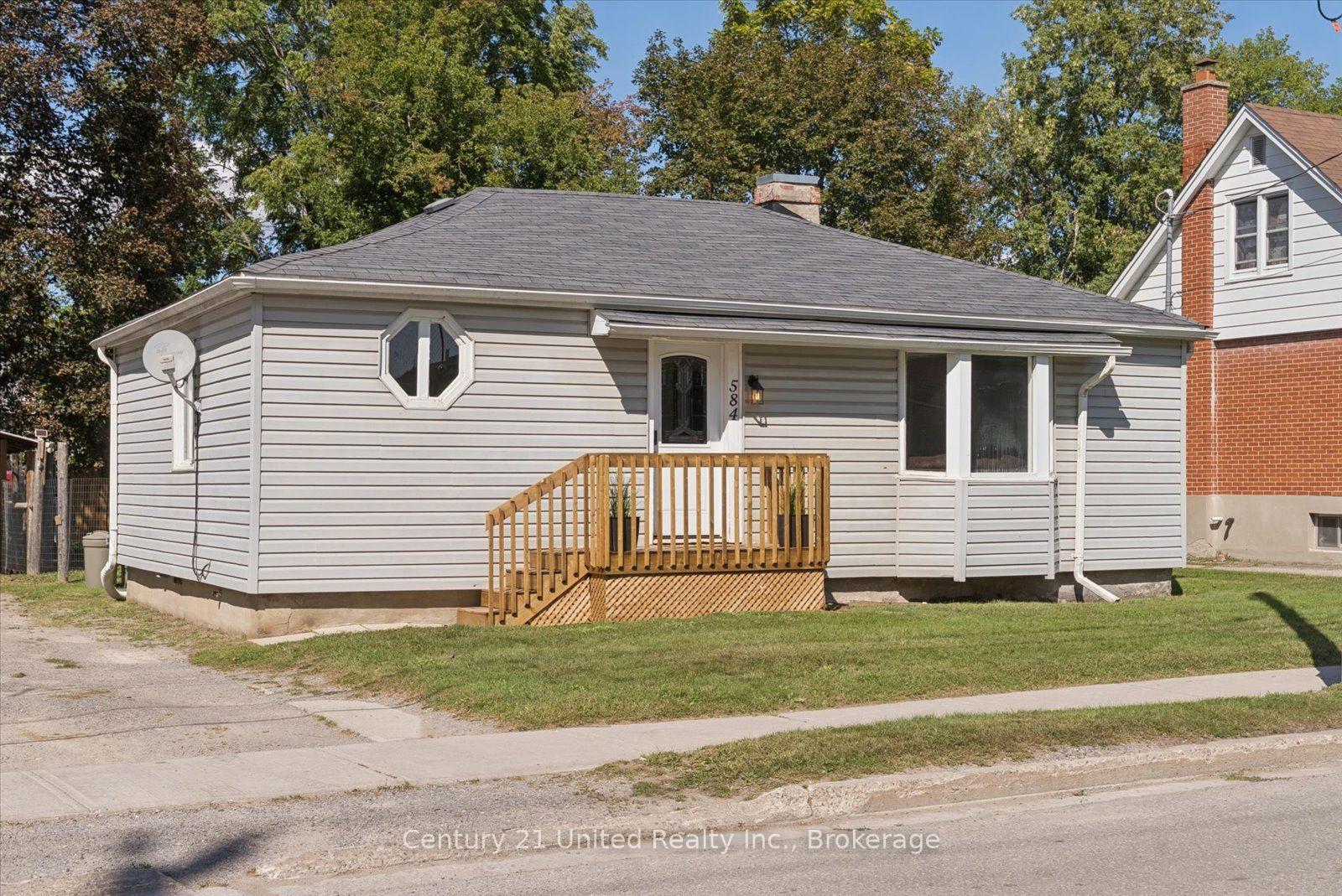 Photo 2 of 584 Wolfe Street, Peterborough, Town Ward 3 — HOMEH
