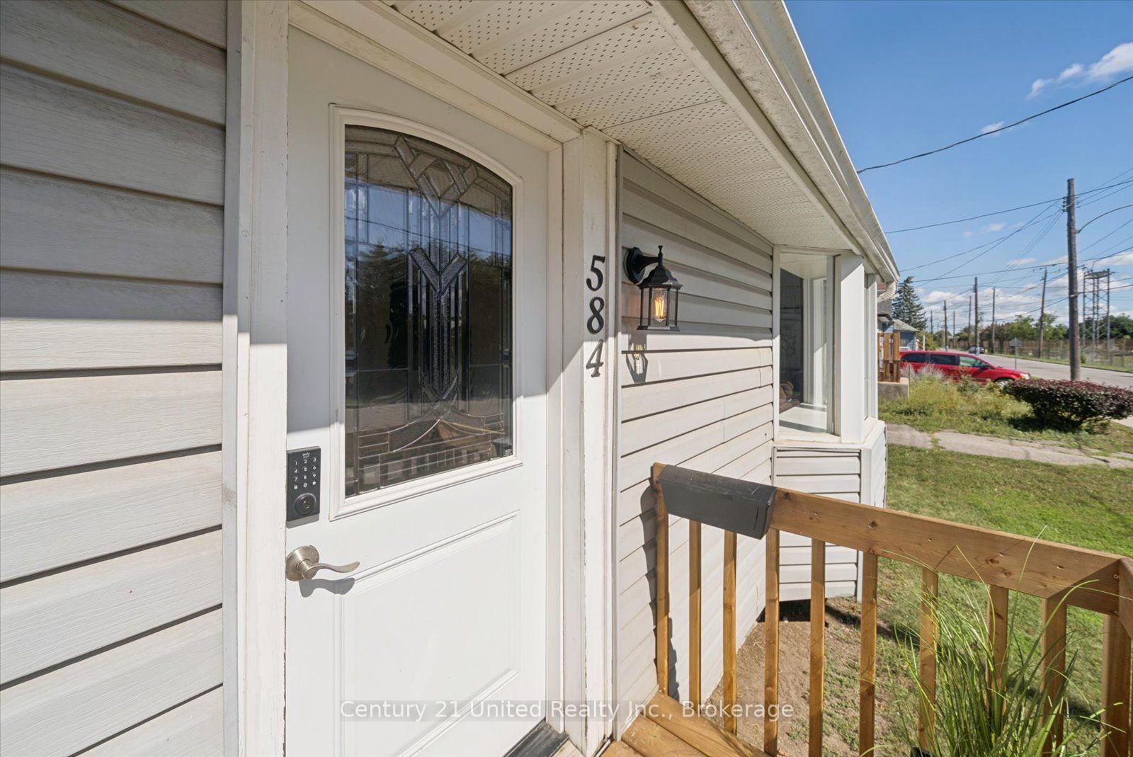 Photo 4 of 584 Wolfe Street, Peterborough, Town Ward 3 — HOMEH
