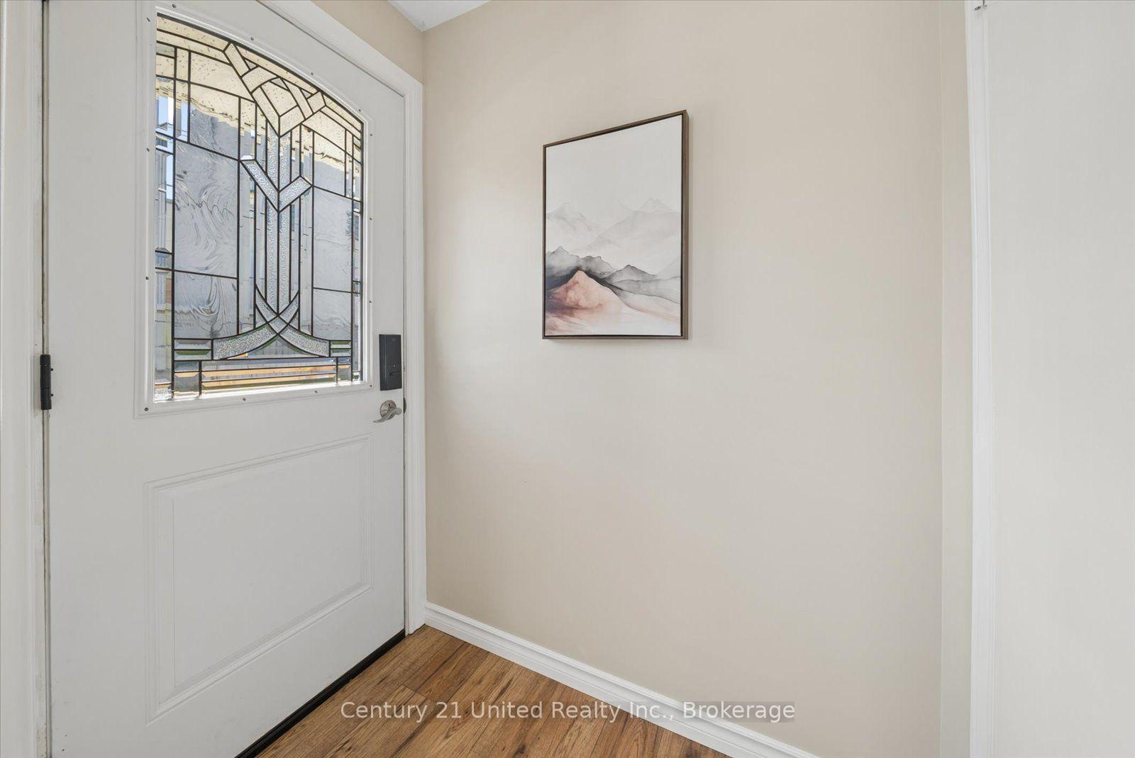 Photo 5 of 584 Wolfe Street, Peterborough, Town Ward 3 — HOMEH