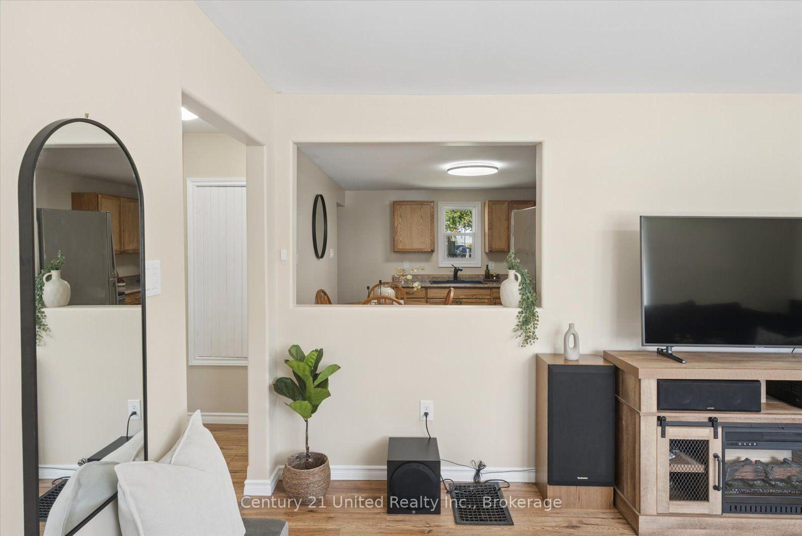 Photo 11 of 584 Wolfe Street, Peterborough, Town Ward 3 — HOMEH