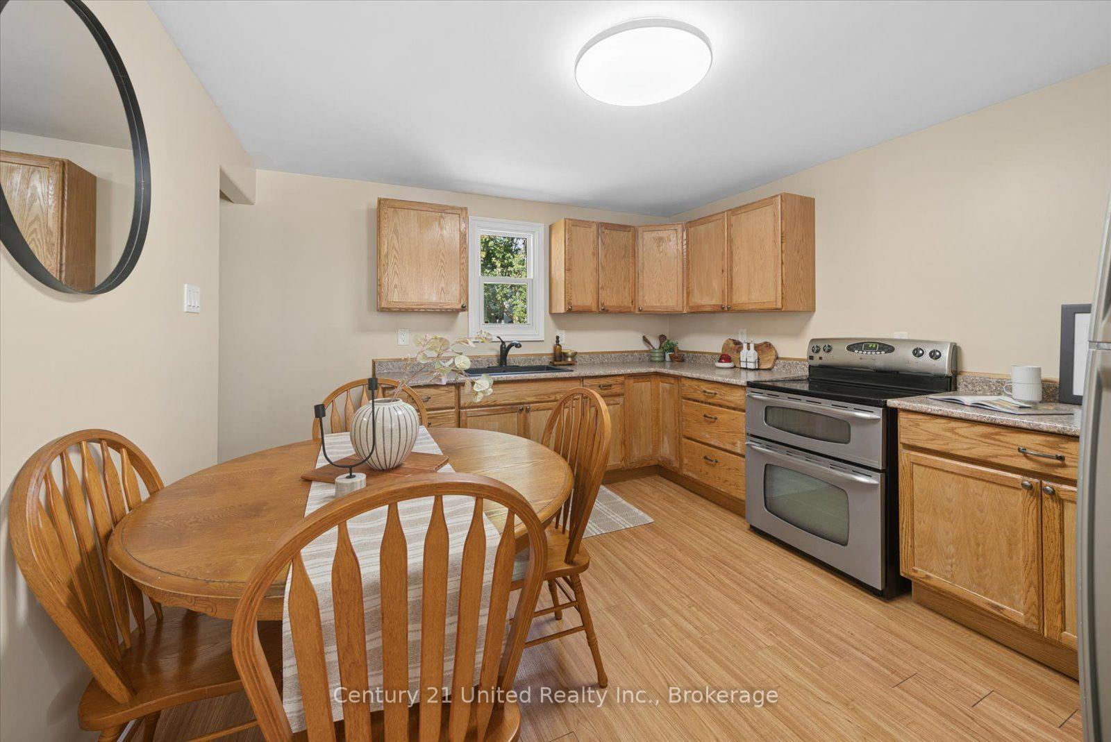 Photo 12 of 584 Wolfe Street, Peterborough, Town Ward 3 — HOMEH